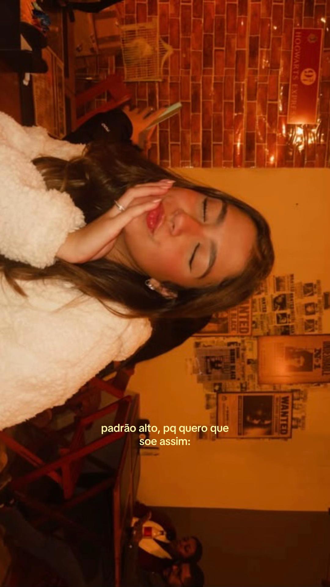 @liviaareiss_