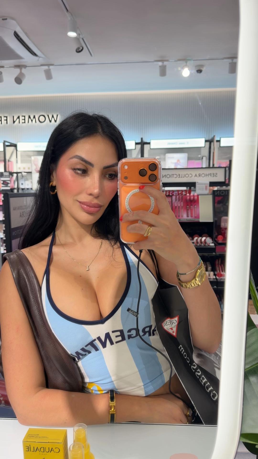 @leslyreynas
