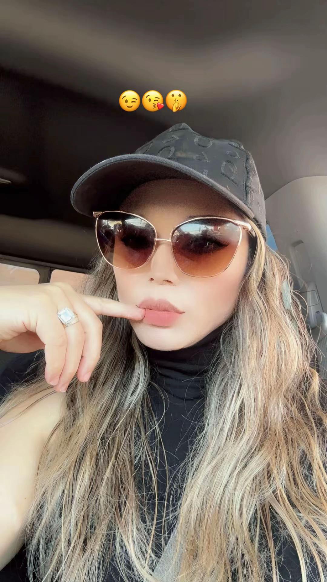 @Karina de Herrera