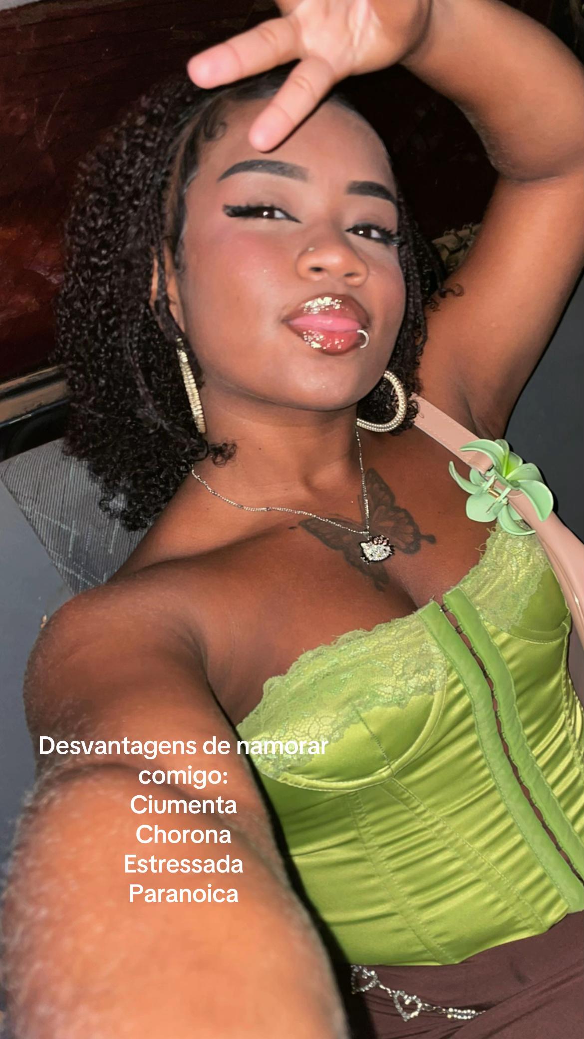 @thais