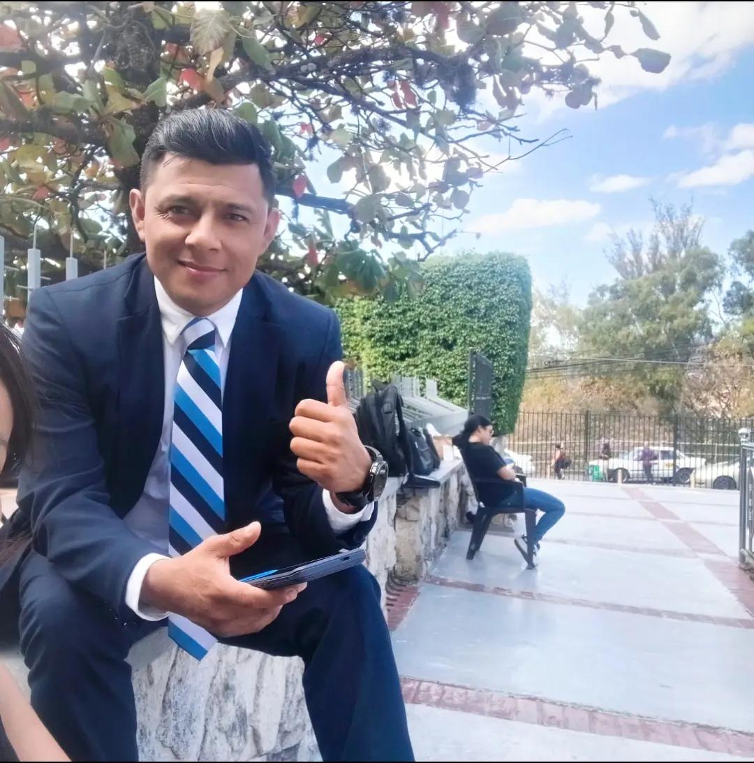 @Abg. Miguel González