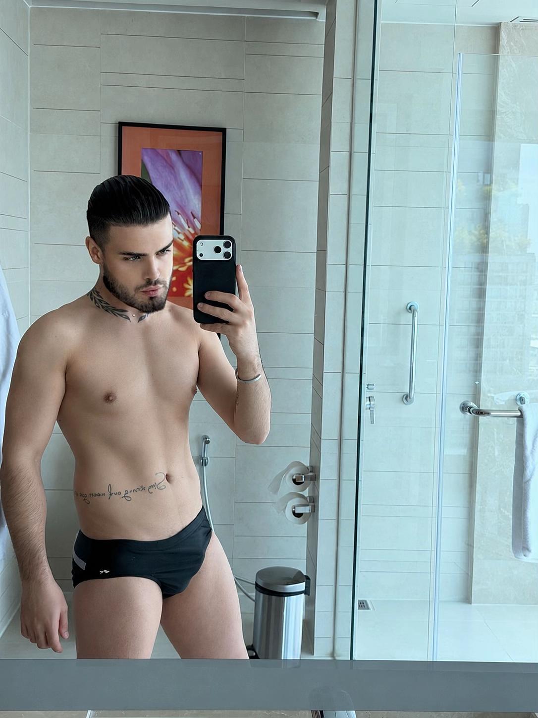@Alex.Alexis
