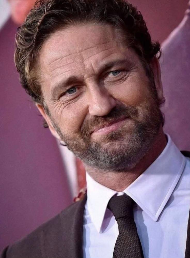 @Gerard butler private account✅