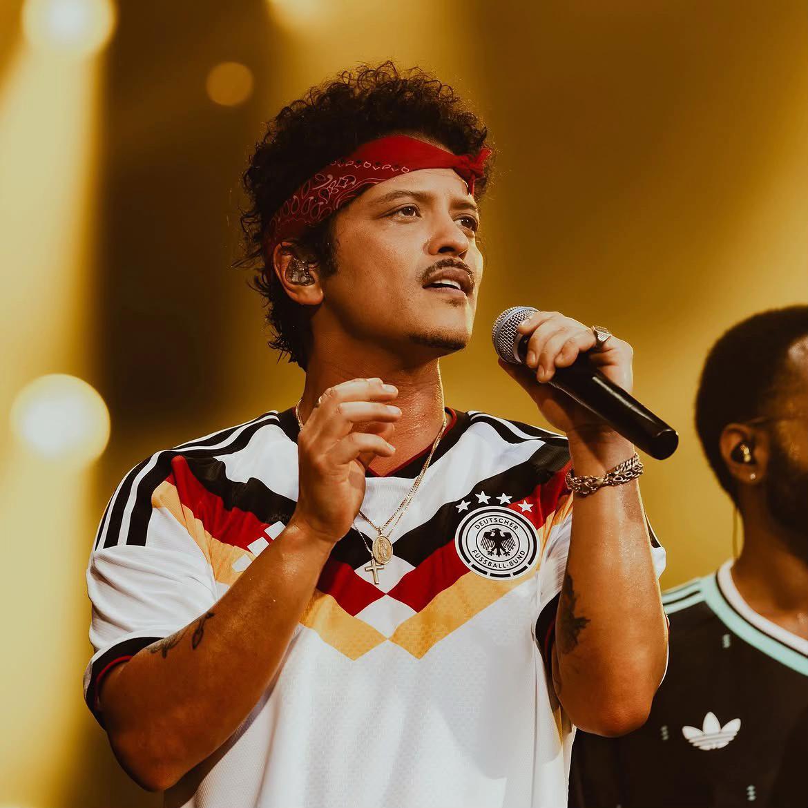 @Mars Hooligan Family