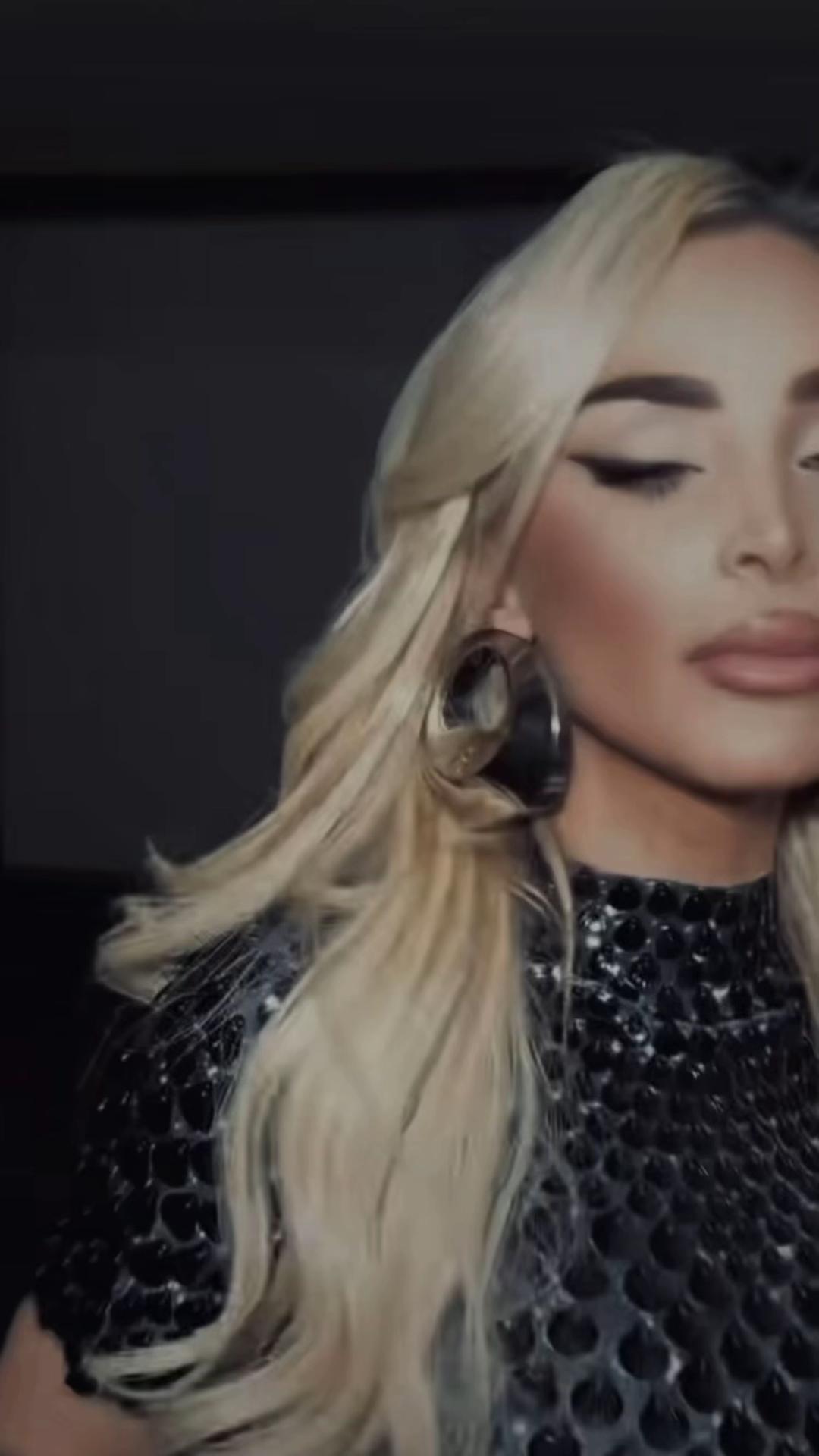 @𝐦 𝐚 𝐫 𝐢 𝐣 𝐚