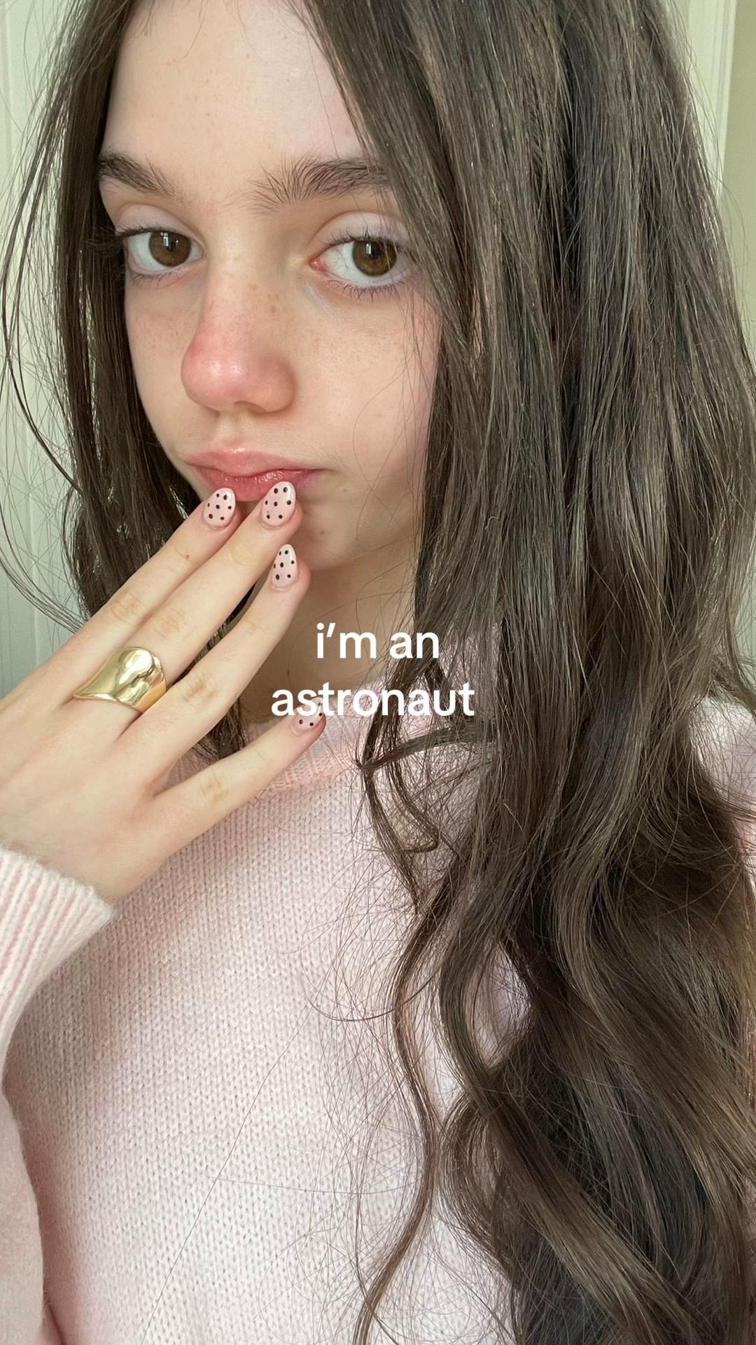 @Chlo ᥫ᭡