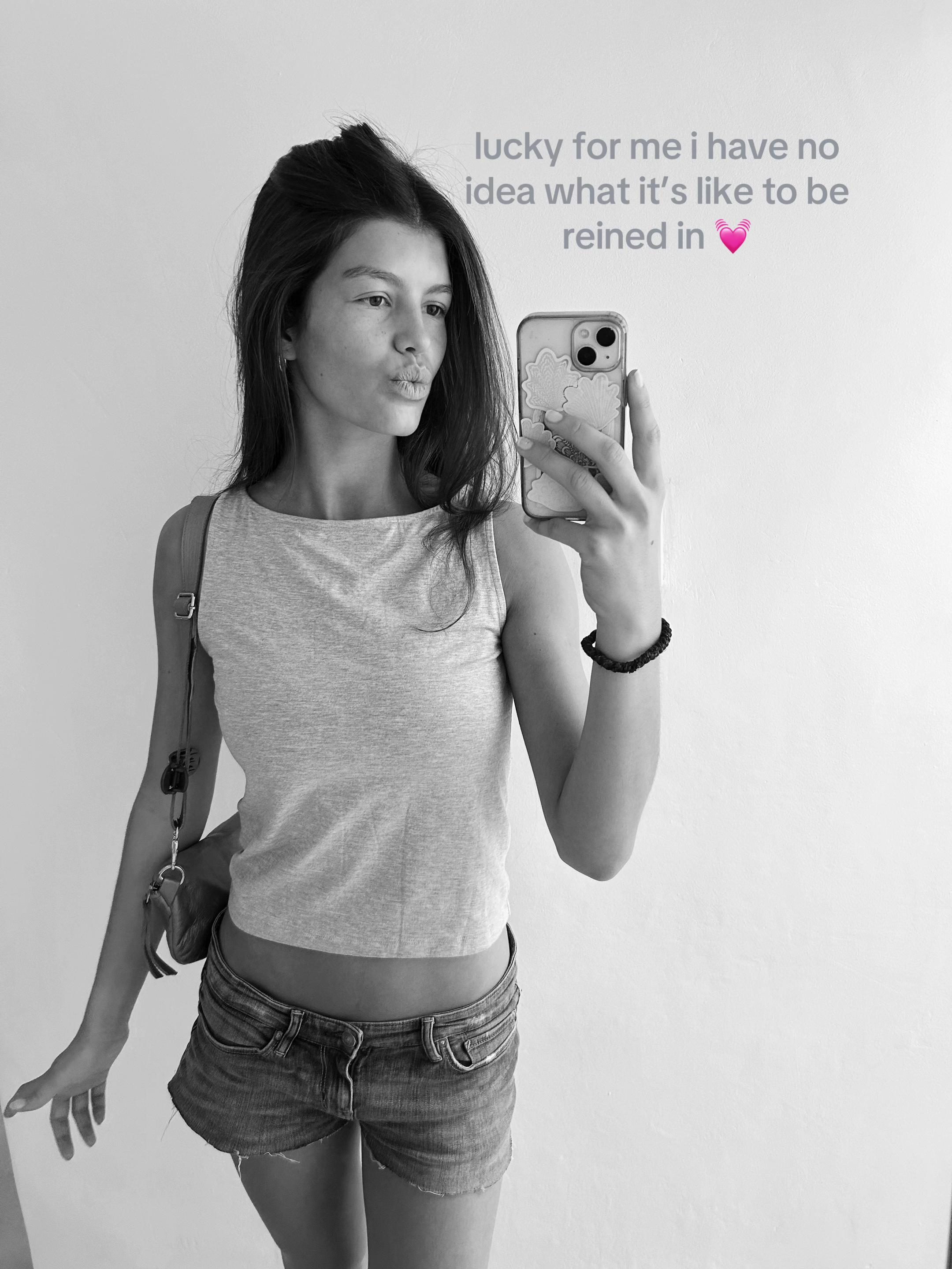 @R𖤓SIE
