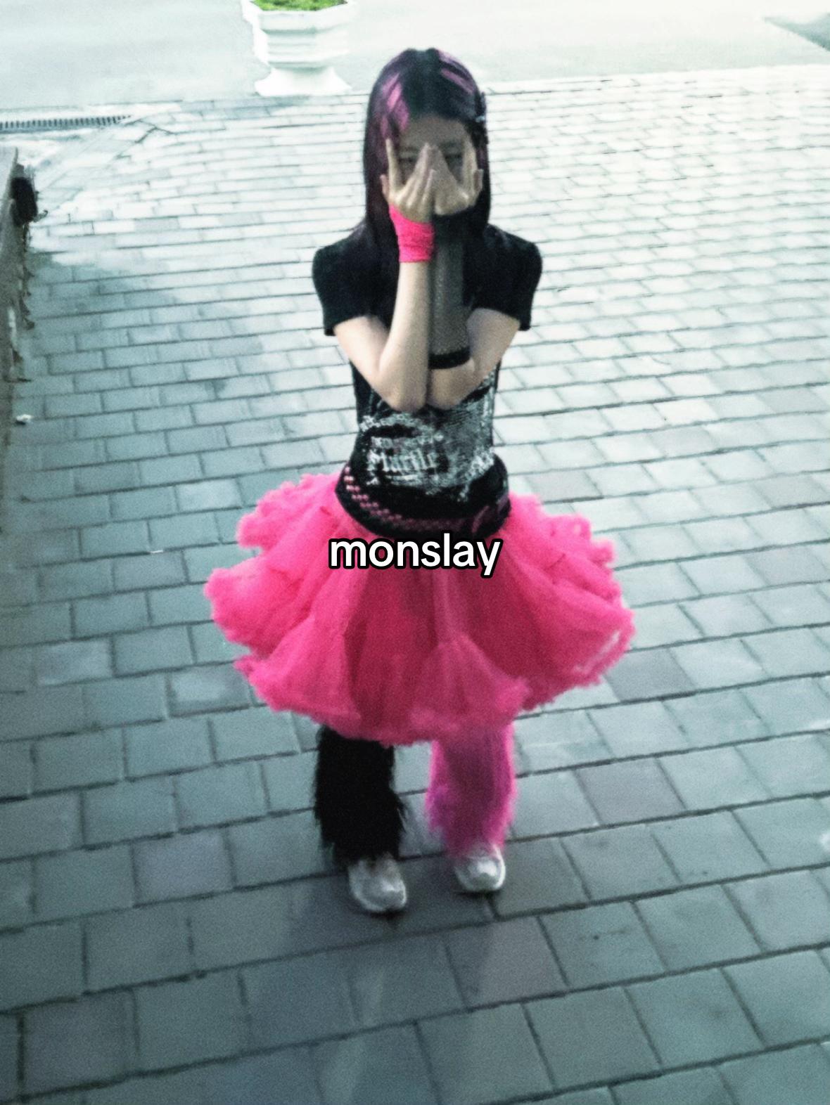 @𝒽ℴ𝓁ℯ𝓇ℴ𝒸𝒽𝓀𝒶