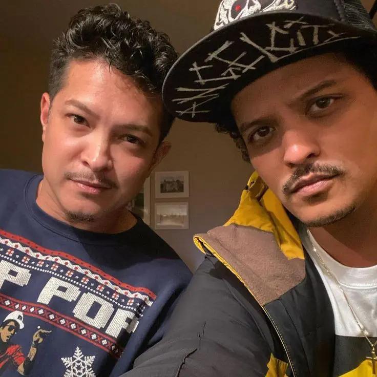 @Mars Hooligan Family