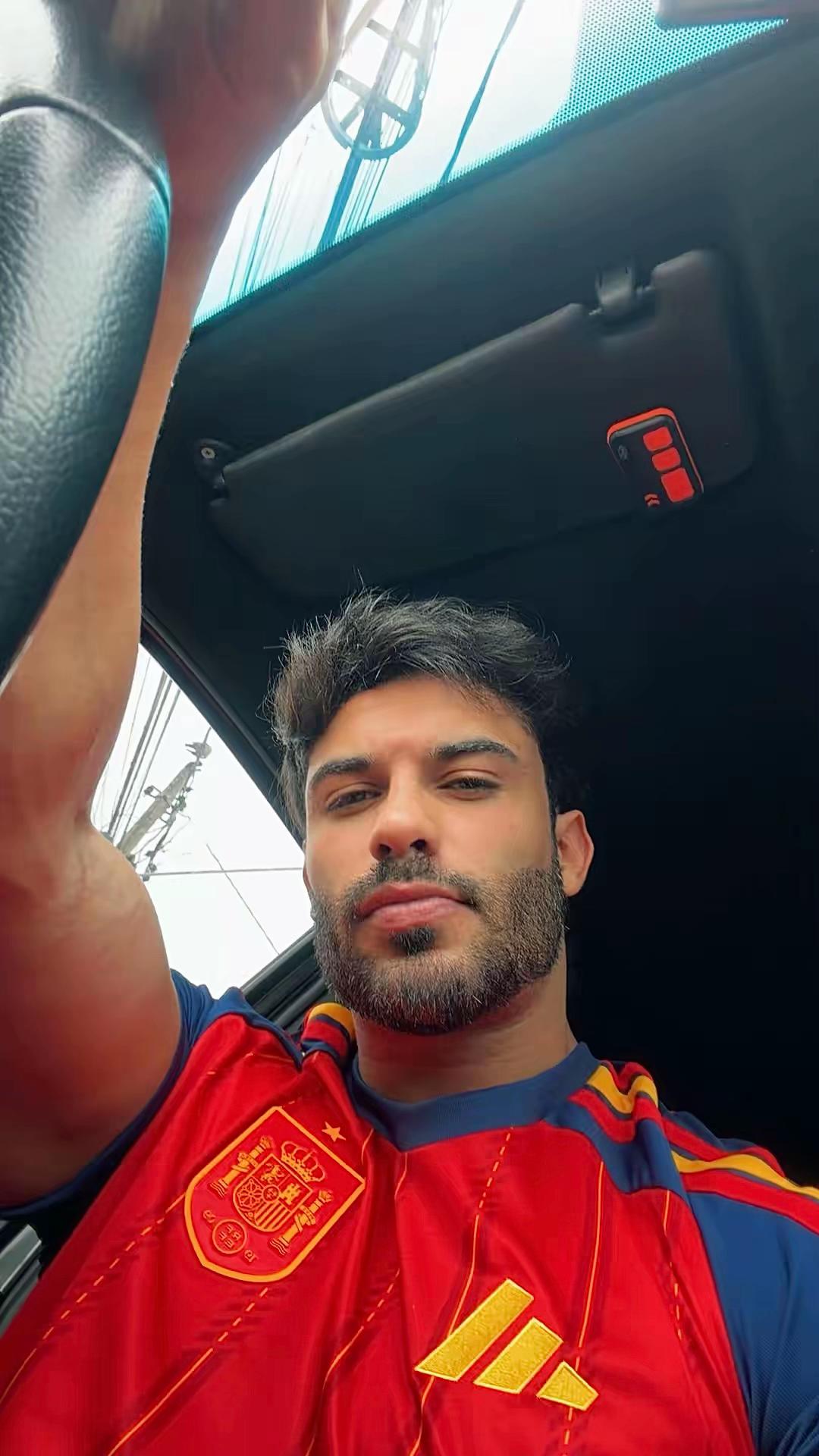 @CLAUS 🐺