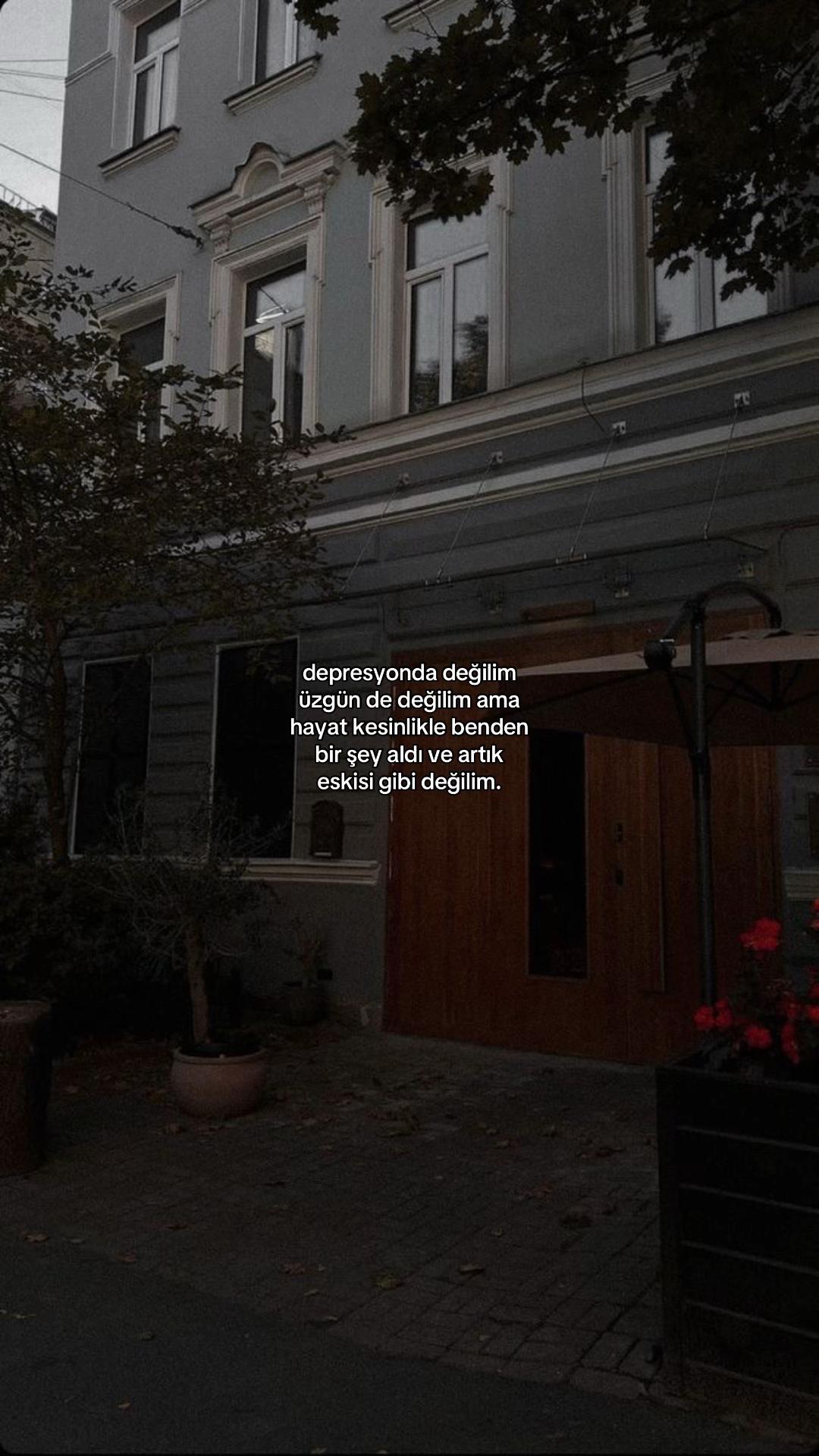 @𝑭.