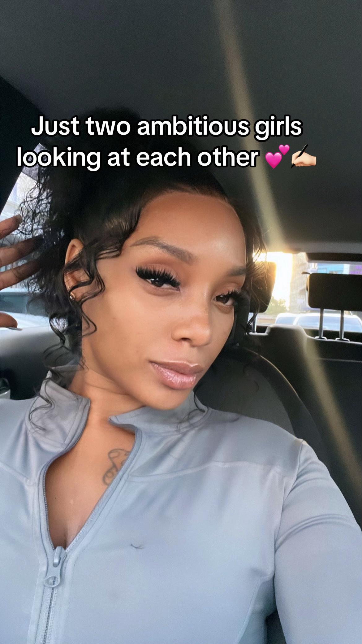 @HILLARY BANKS||Content Creator