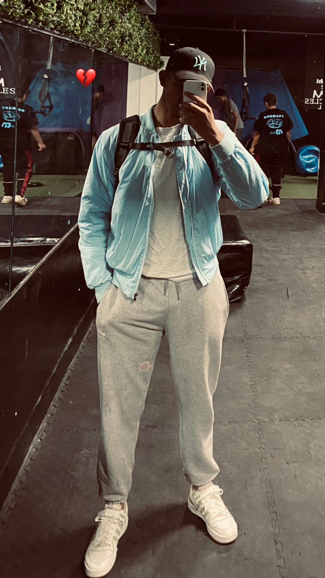 @🦅