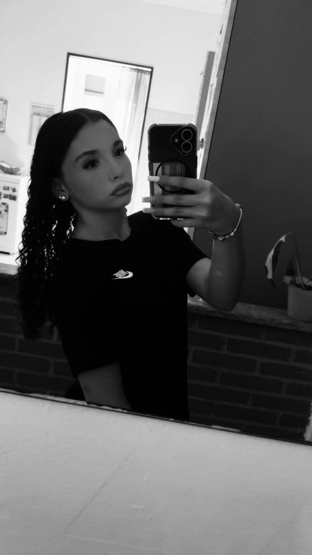 @𝒱