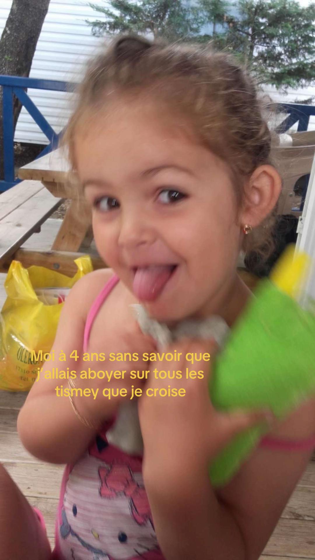 @𝒯