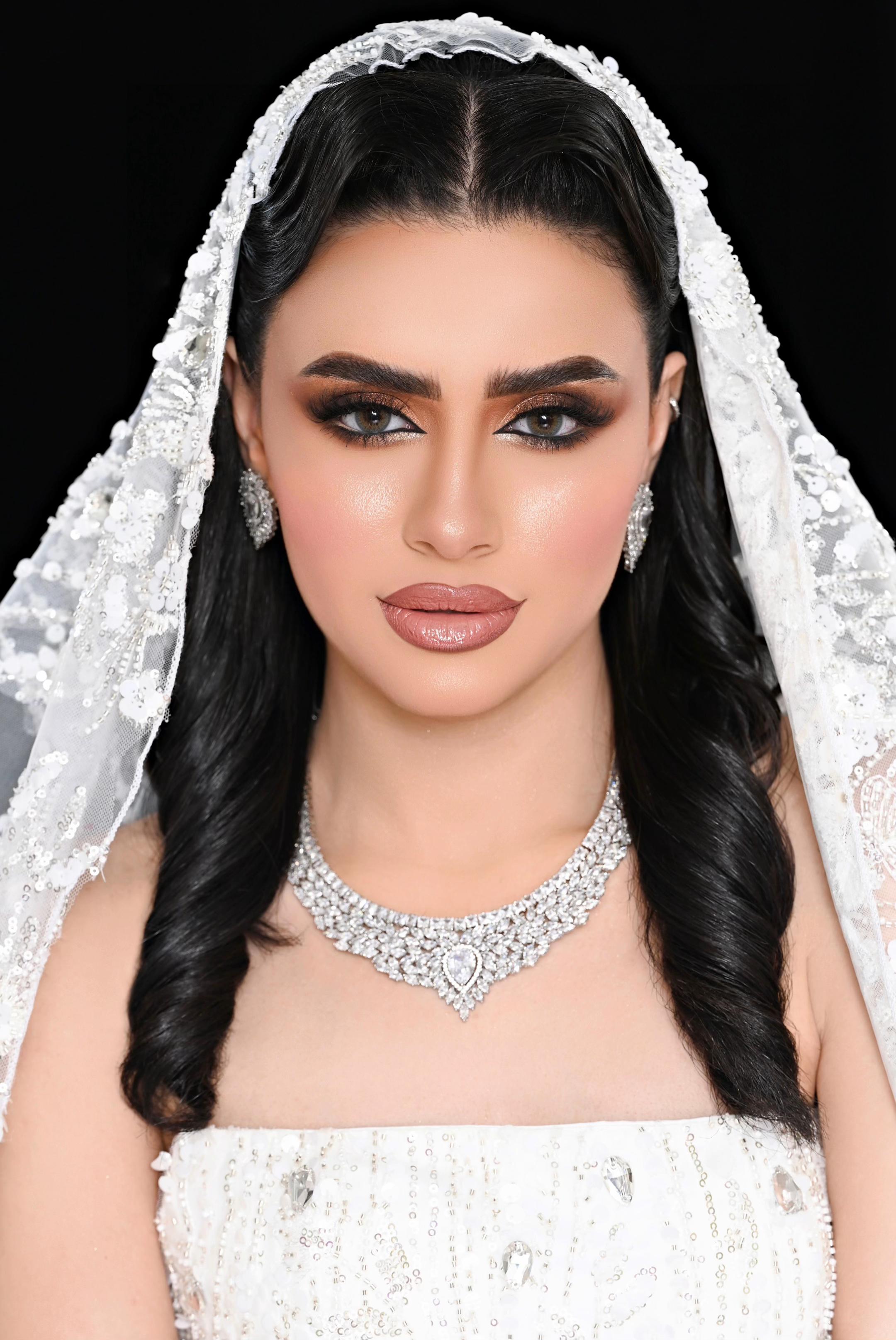 @إيمان ابوعزام ميكب ارتست