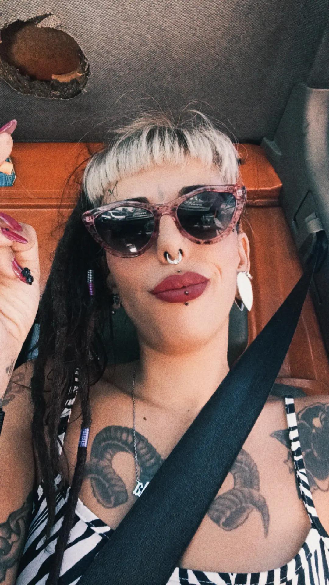 @Lolix95🏳️&zwj;🌈💜