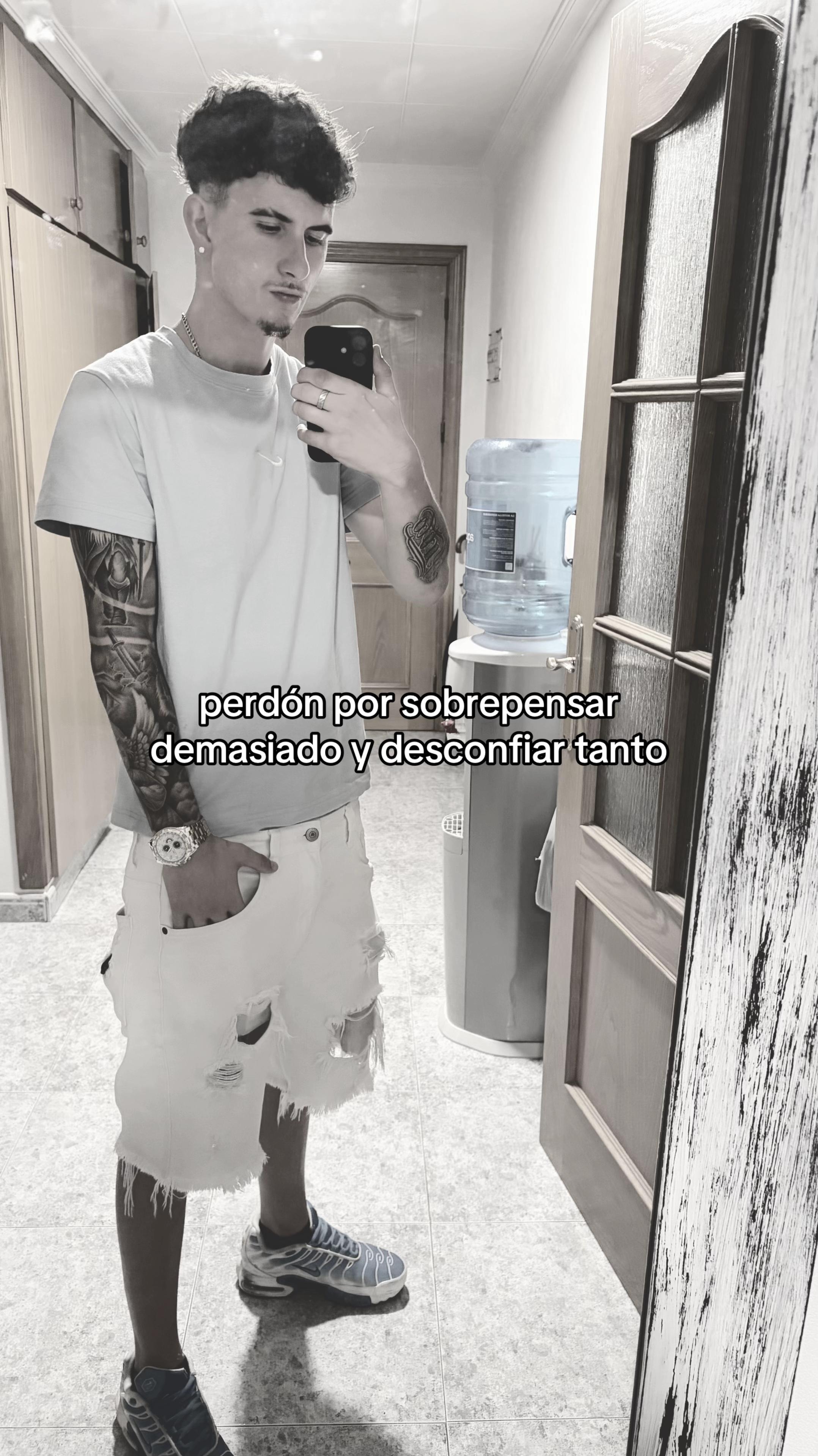 @👤