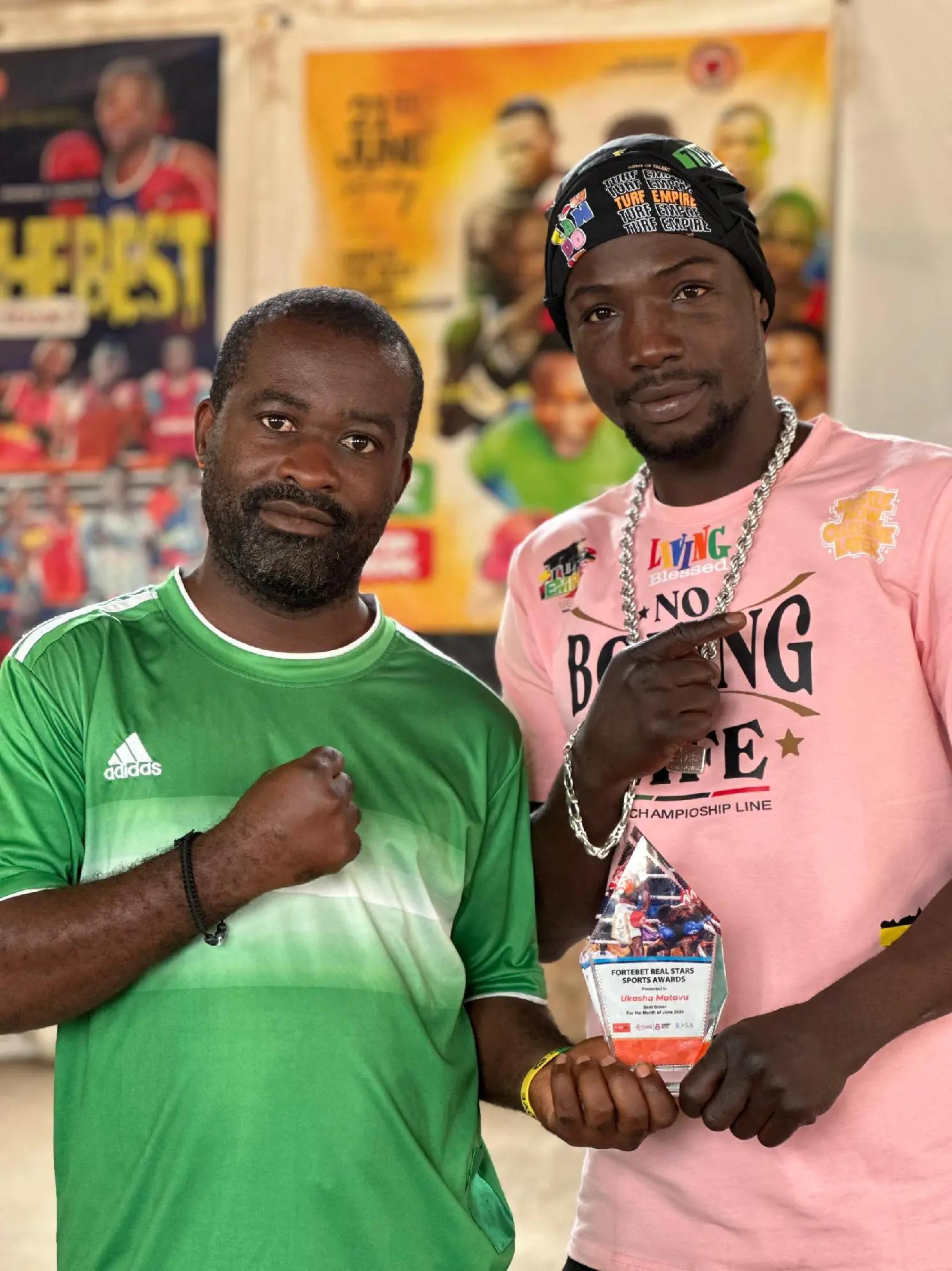 @CHAMP UKASHA LEE 🥊
