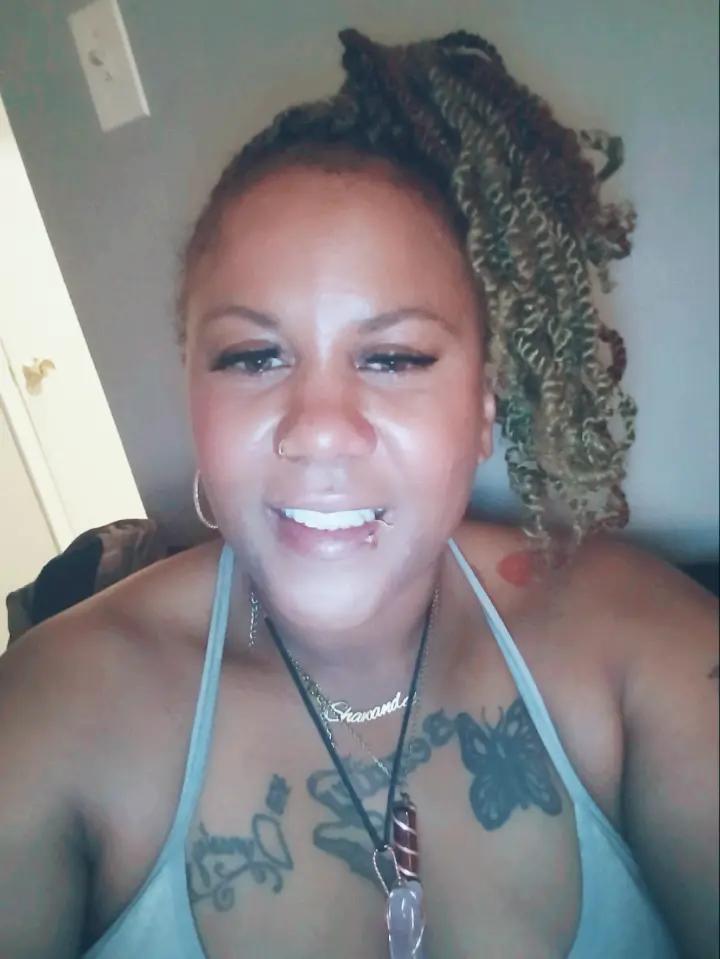 @(THE PRETTY PLUG ) UNEEK
