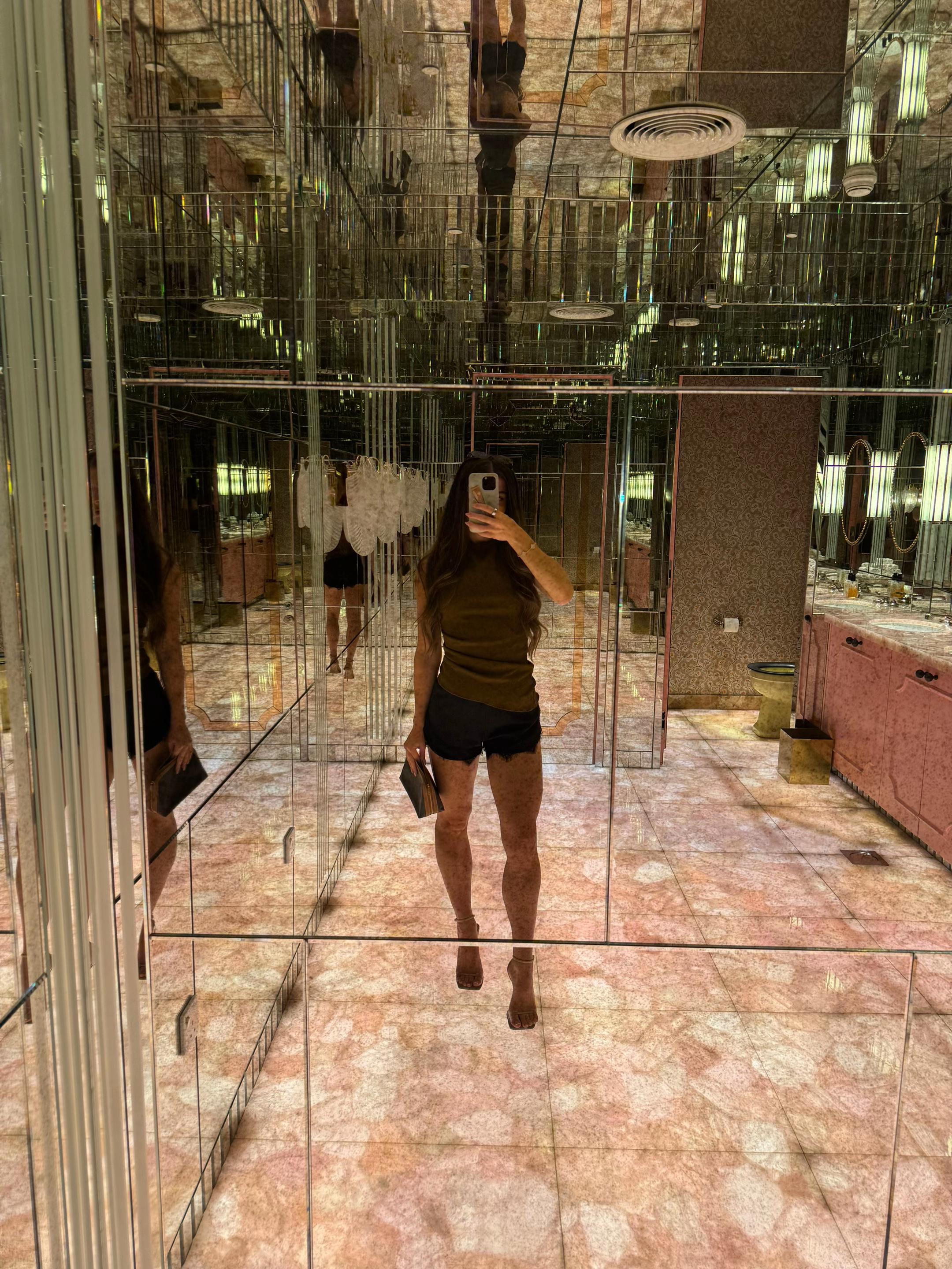 @Ellie Golden | Dubai life