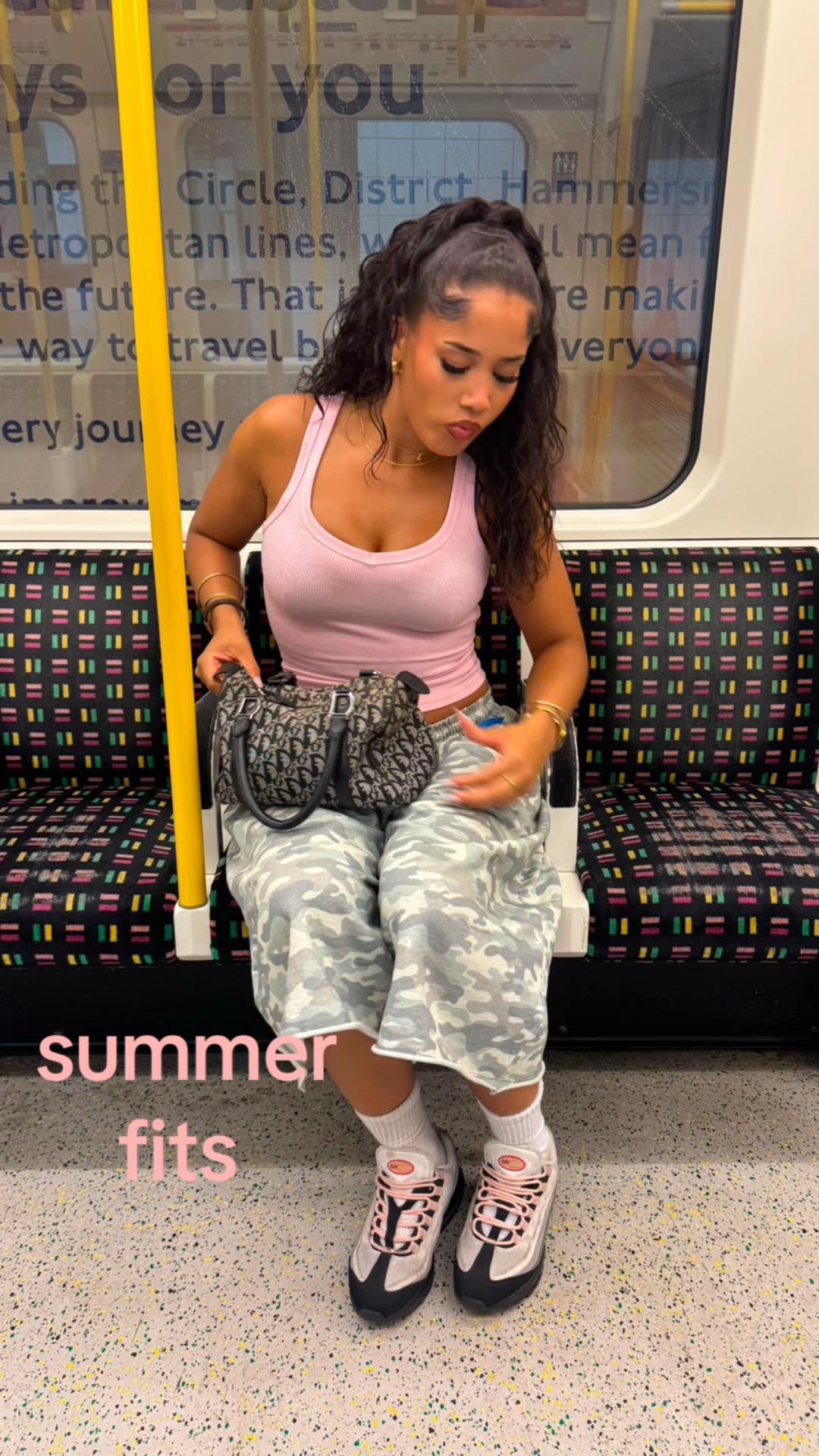 @glogirlzo