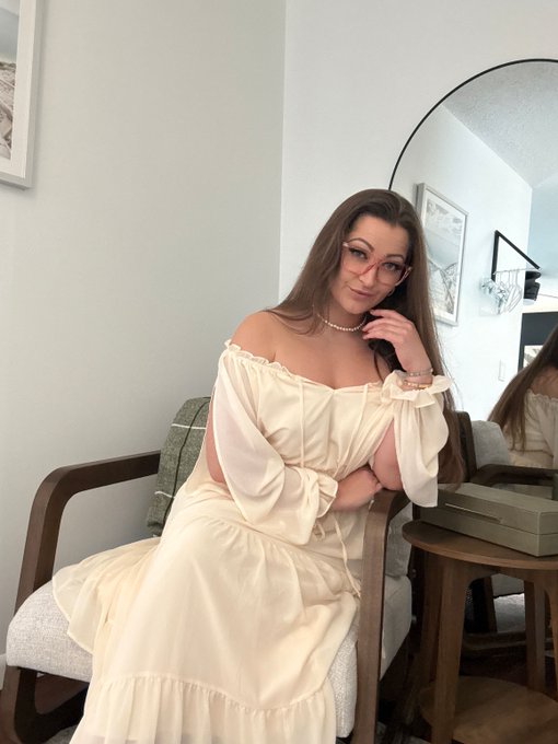 @Reginatrixia