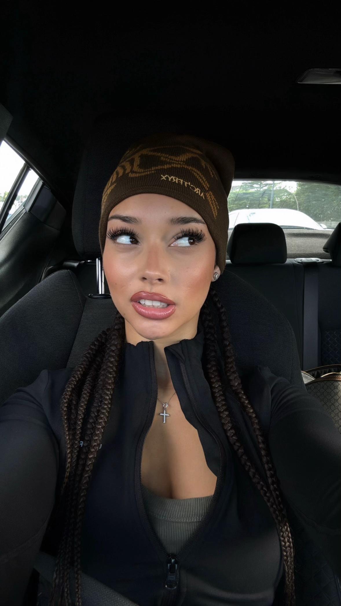 @MEEKAA