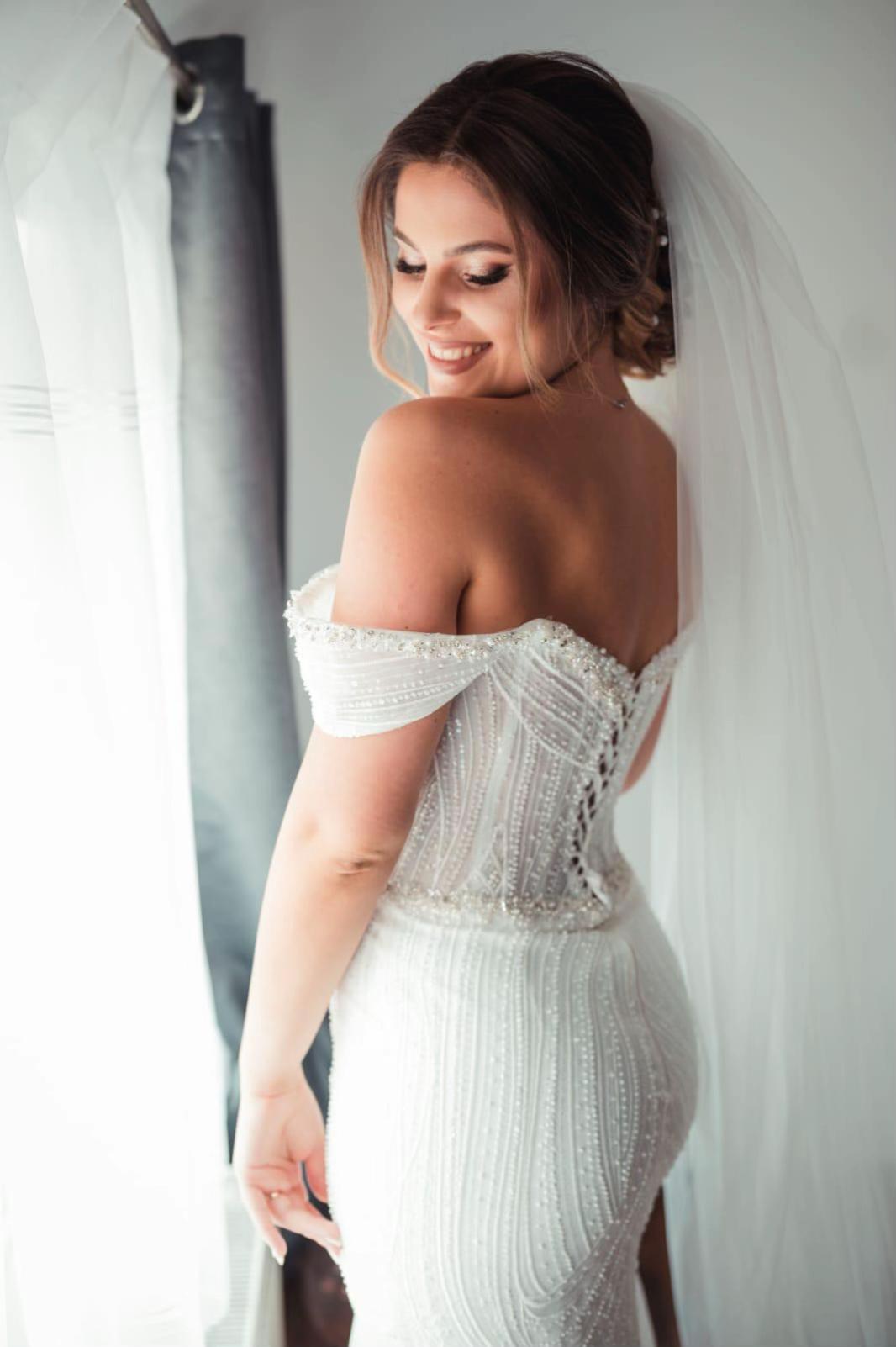 @Elise Bride_ro
