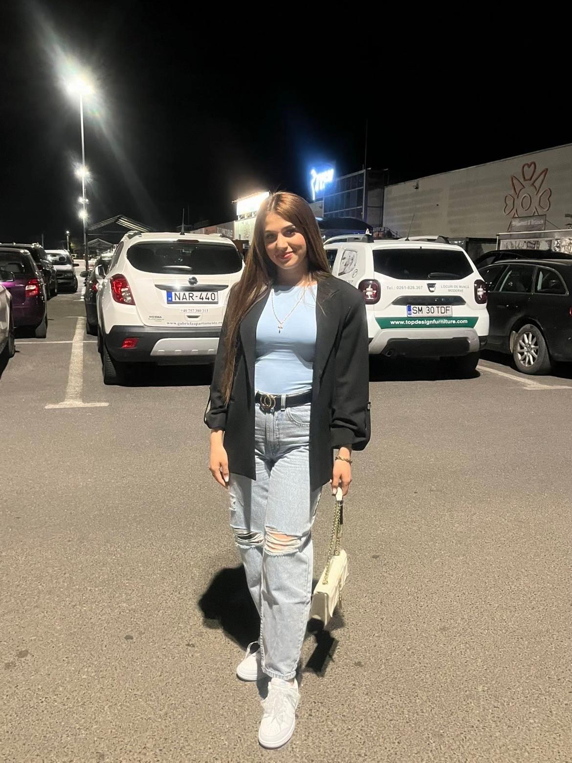 @Vali 🖤🐼