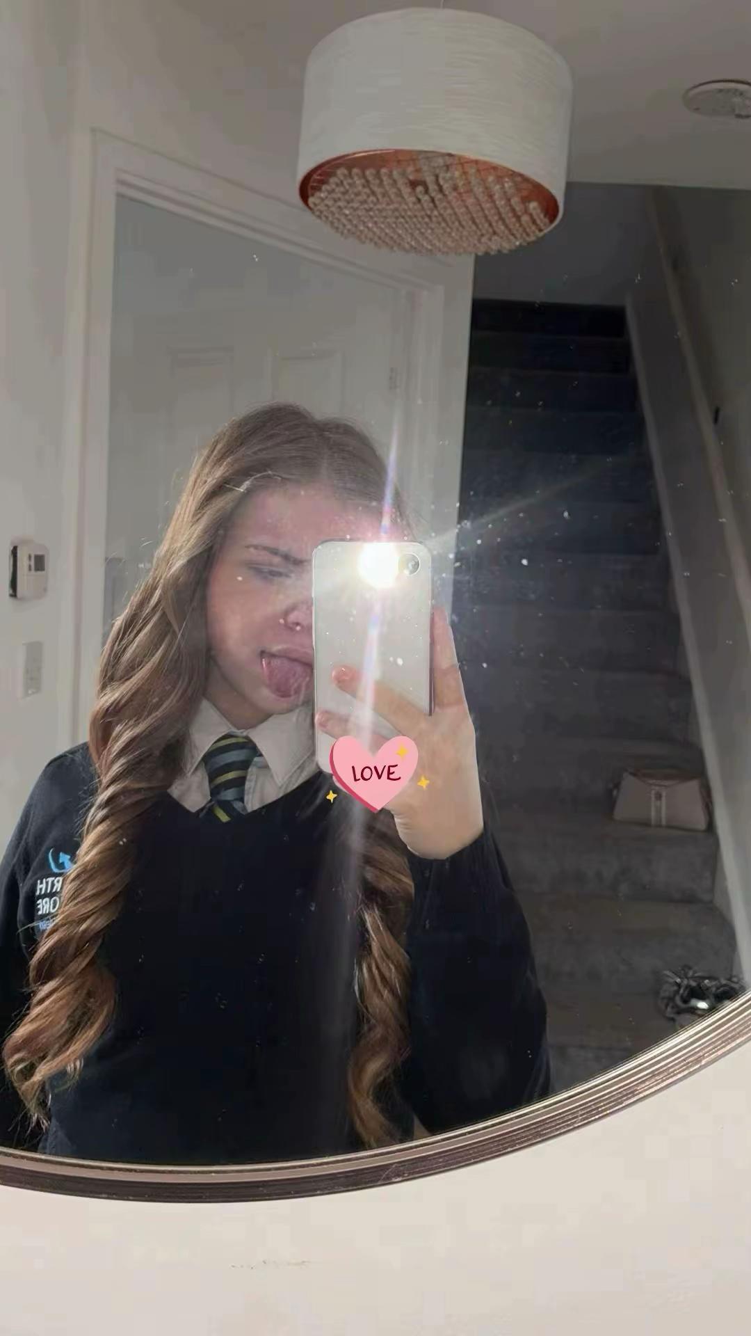 @holliedavies13