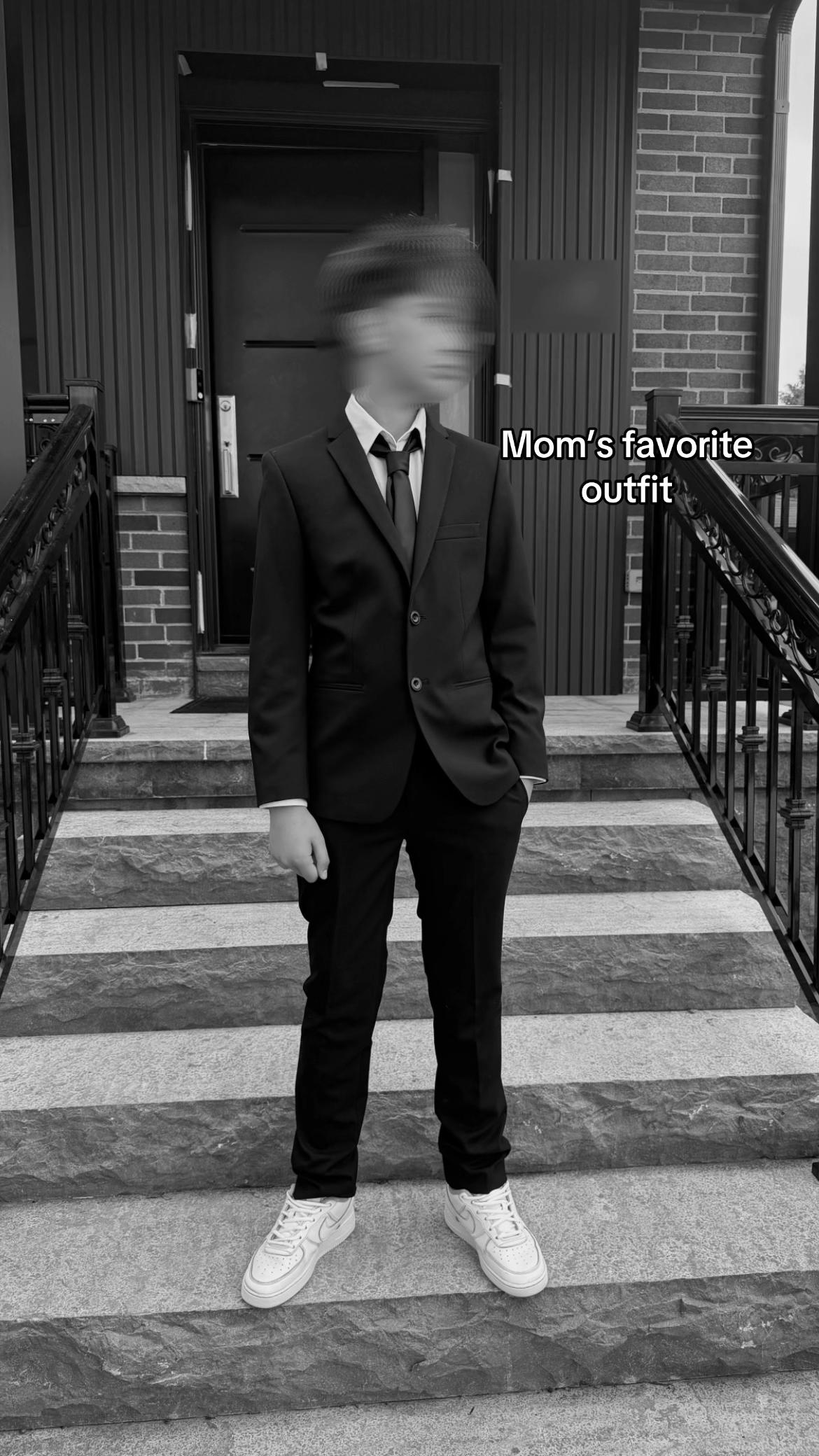 @⃟