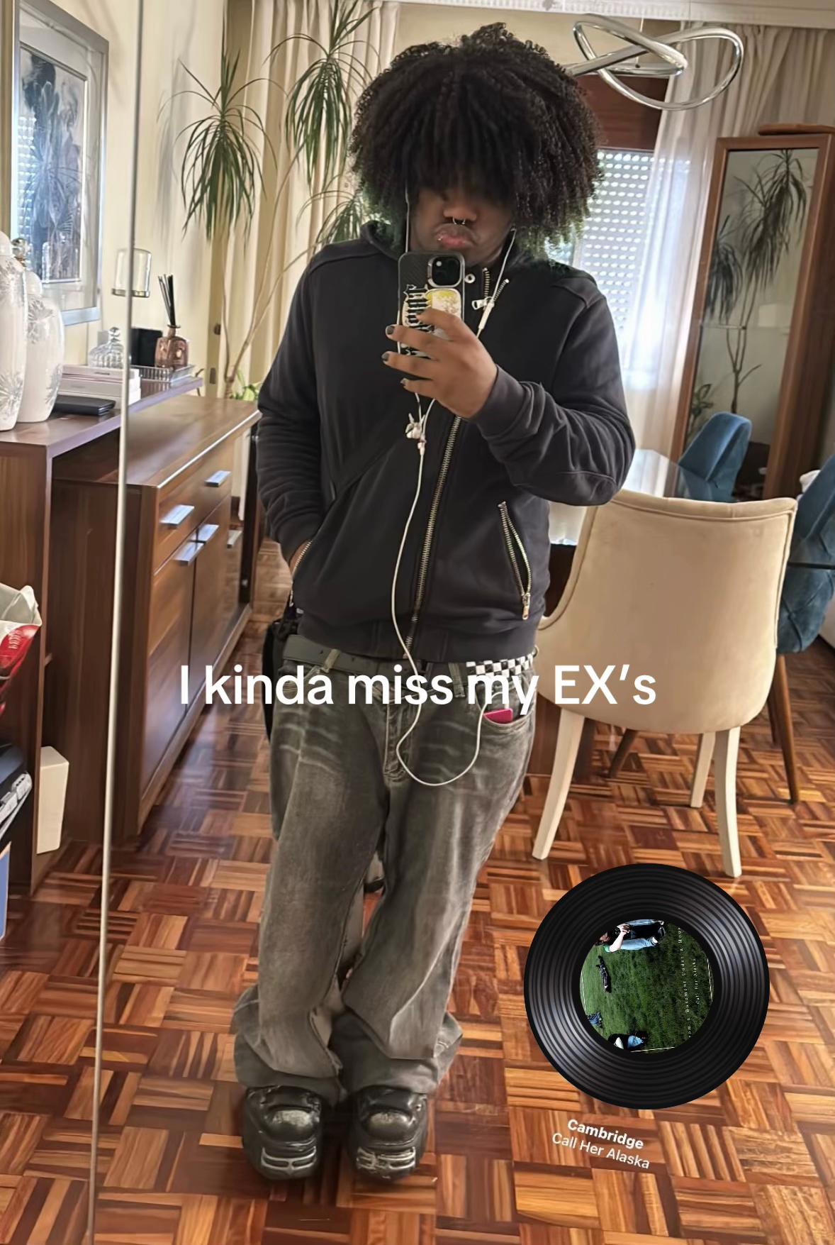 @🎧