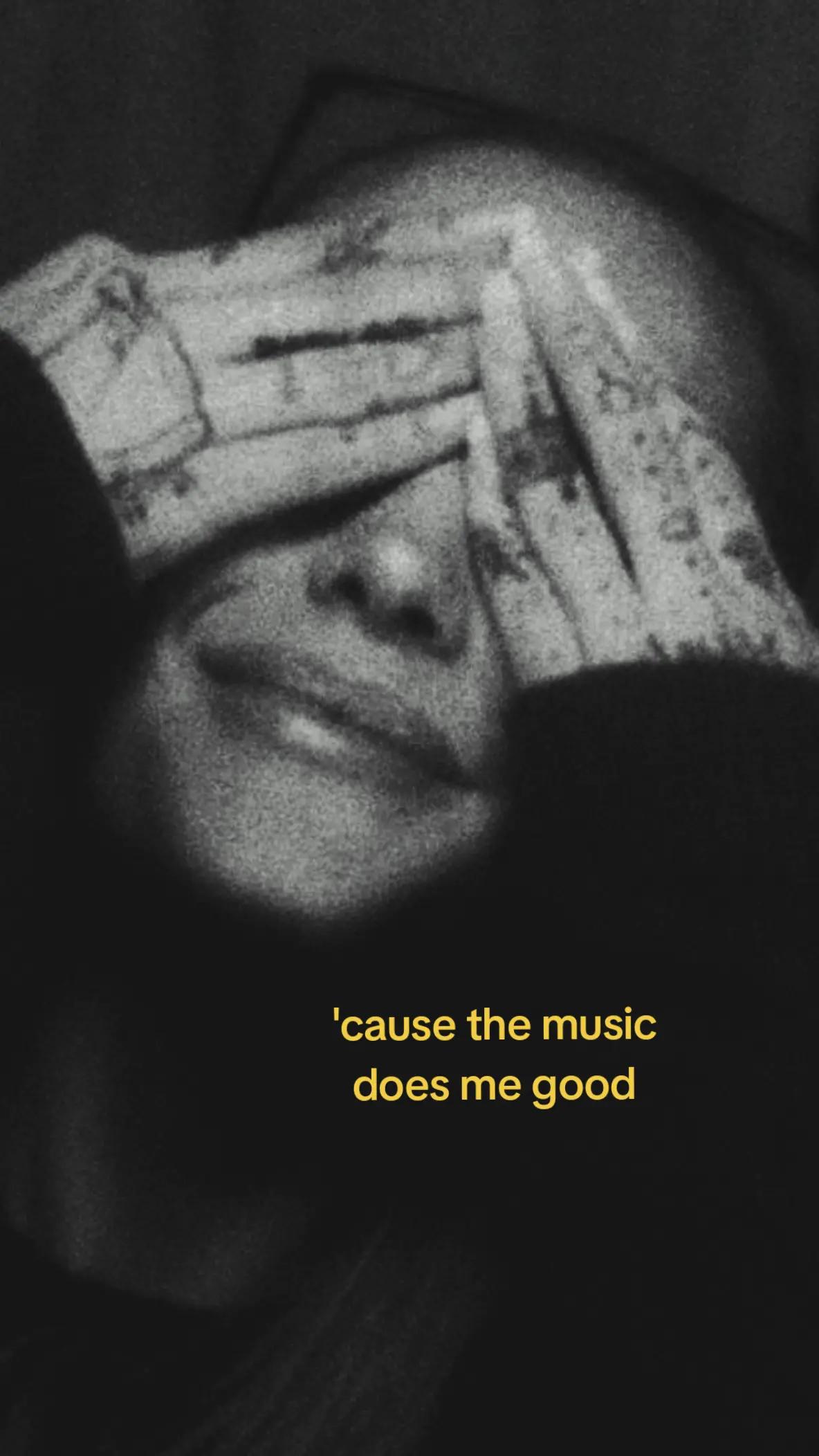 @𝒩