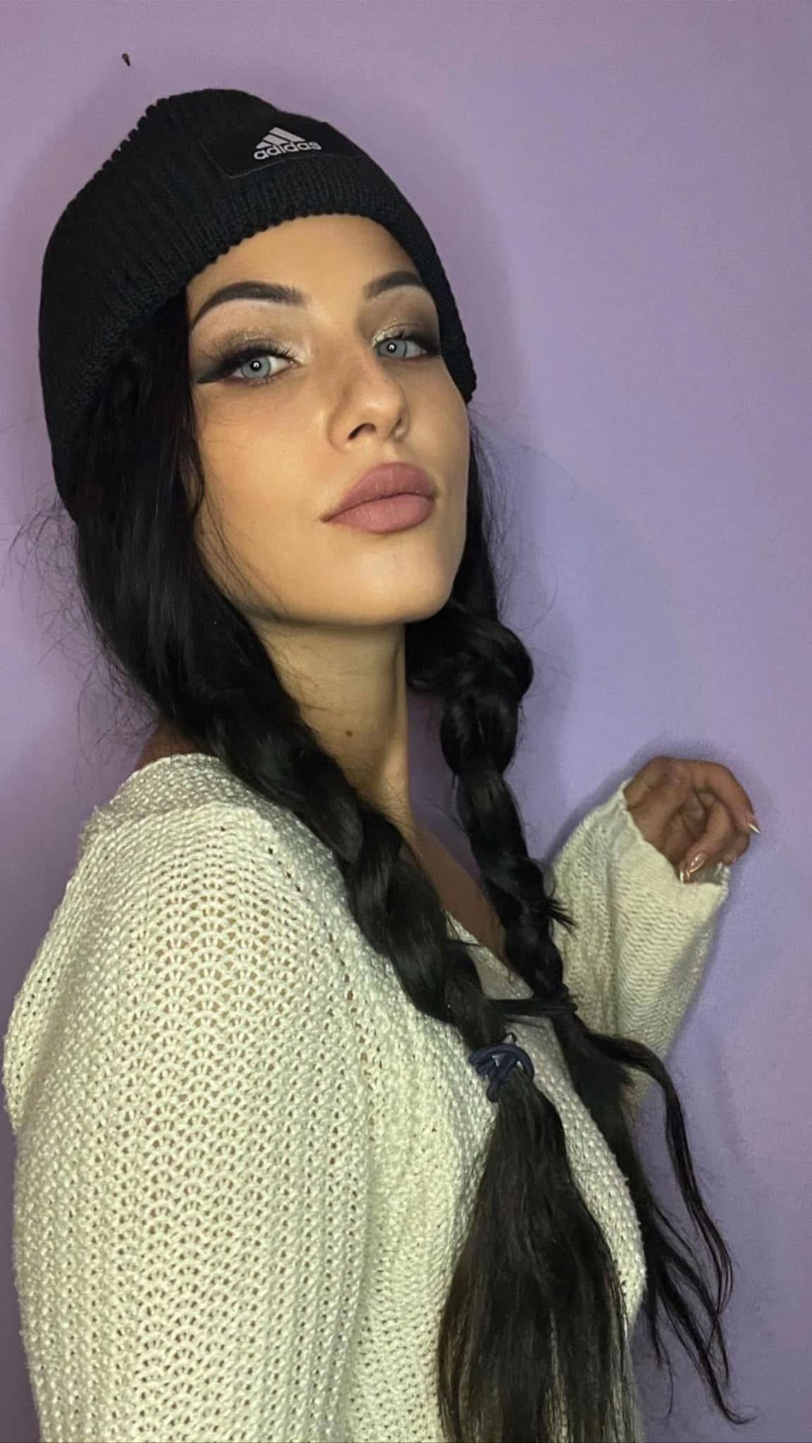 @AntoniaVov