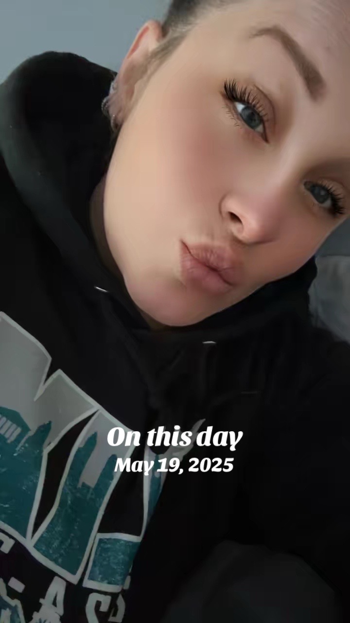@JustASmallTownGirl🩷💜