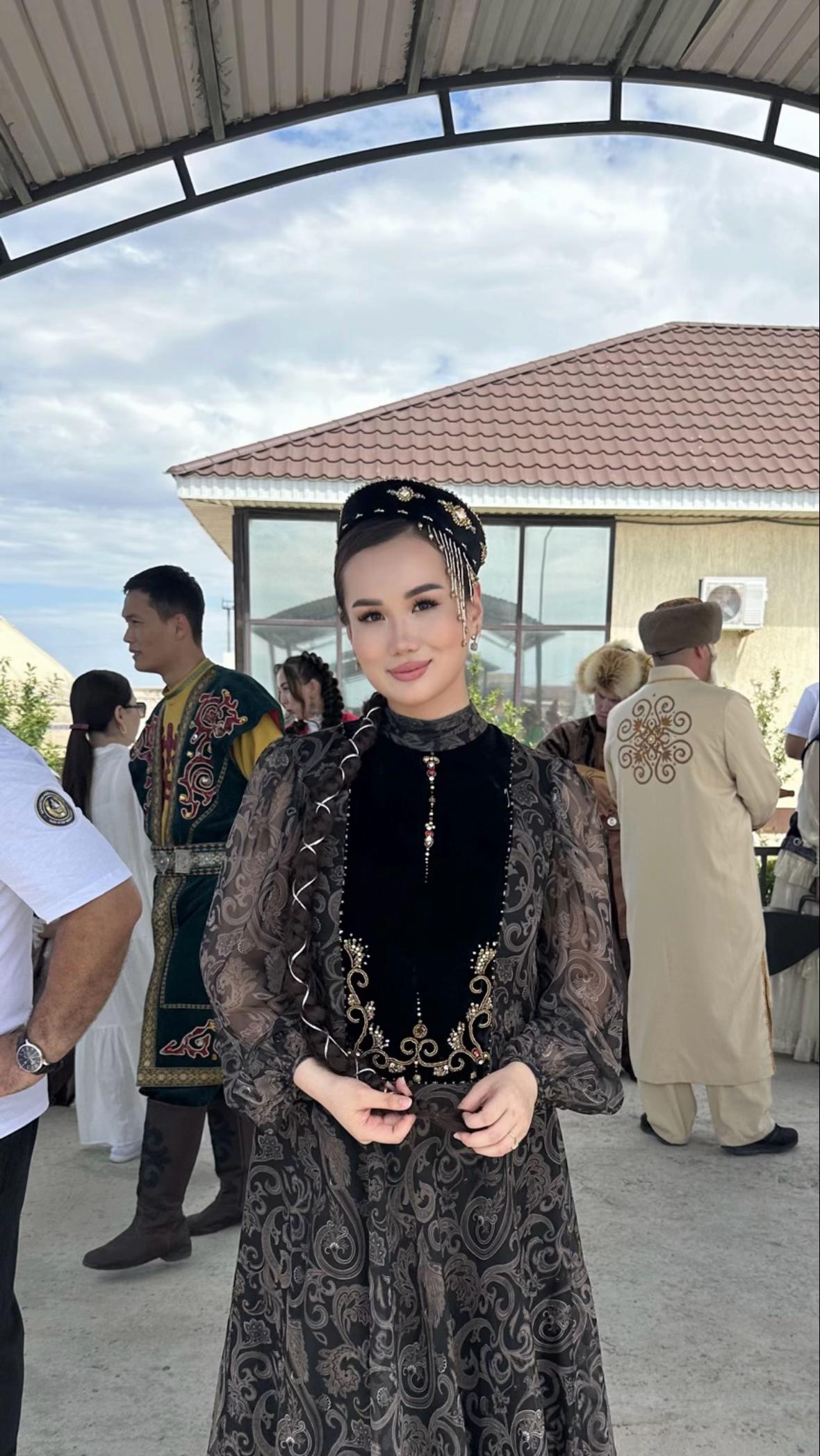 @Akmarzhan