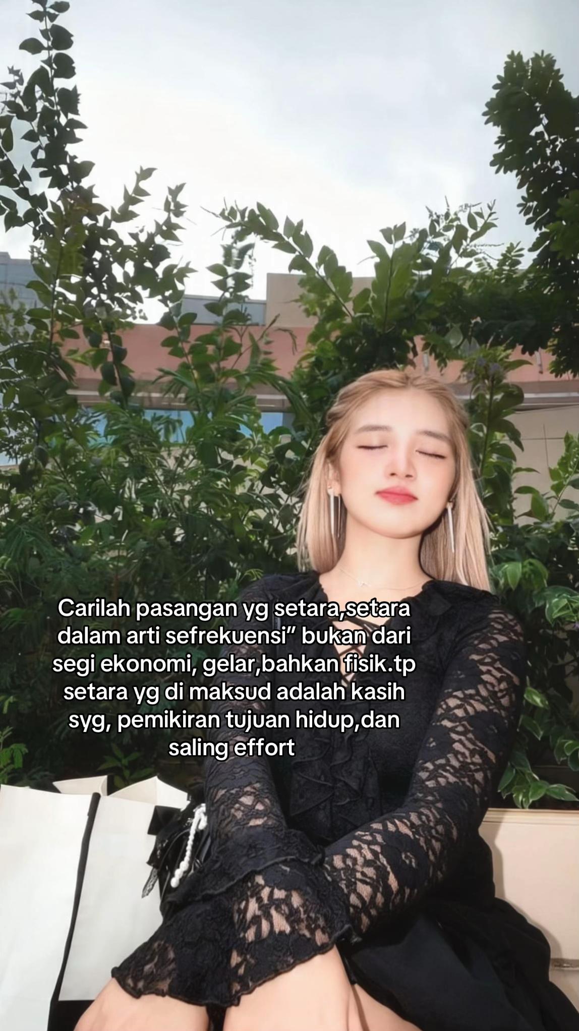 @👑𝙌𝙐𝙀𝙀𝙉𝙇𝙔👑