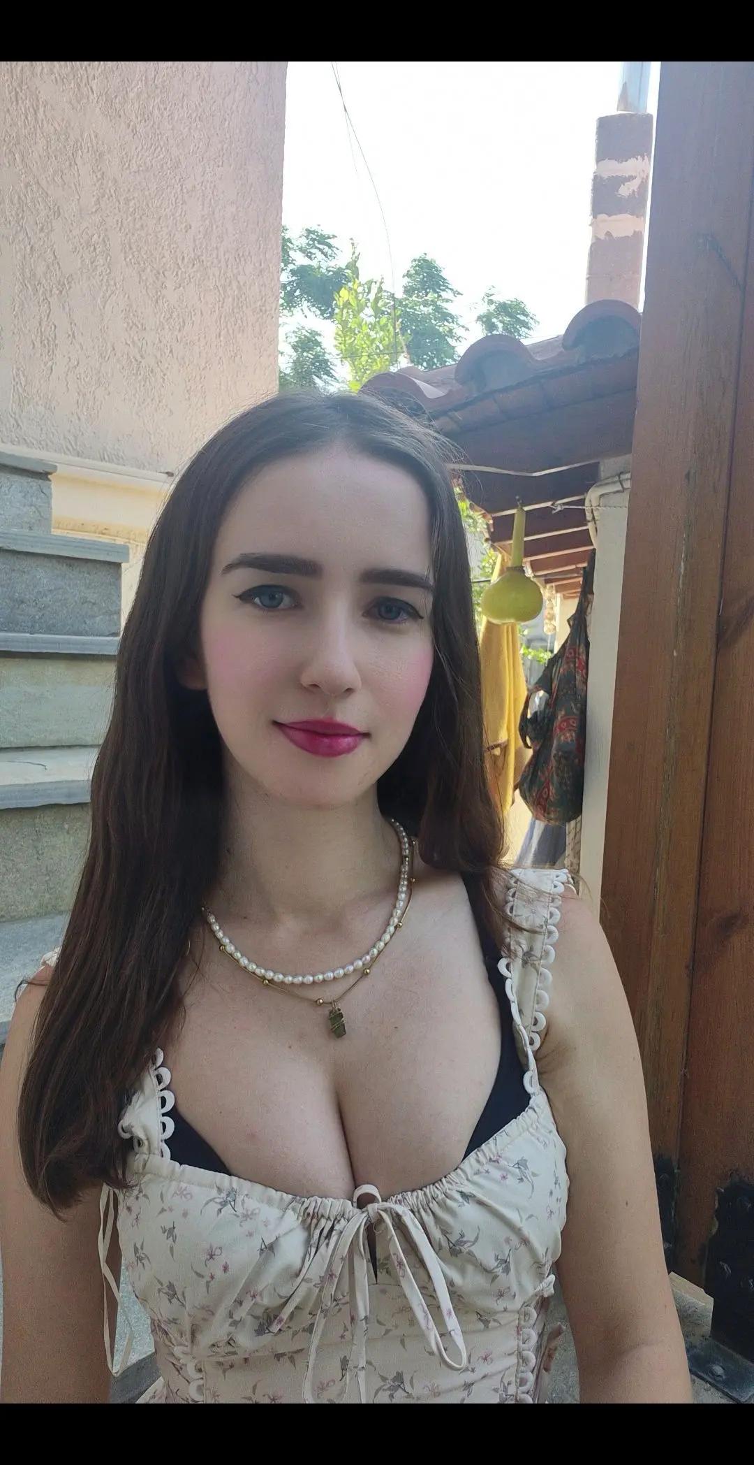 @LAYLA 🌌
