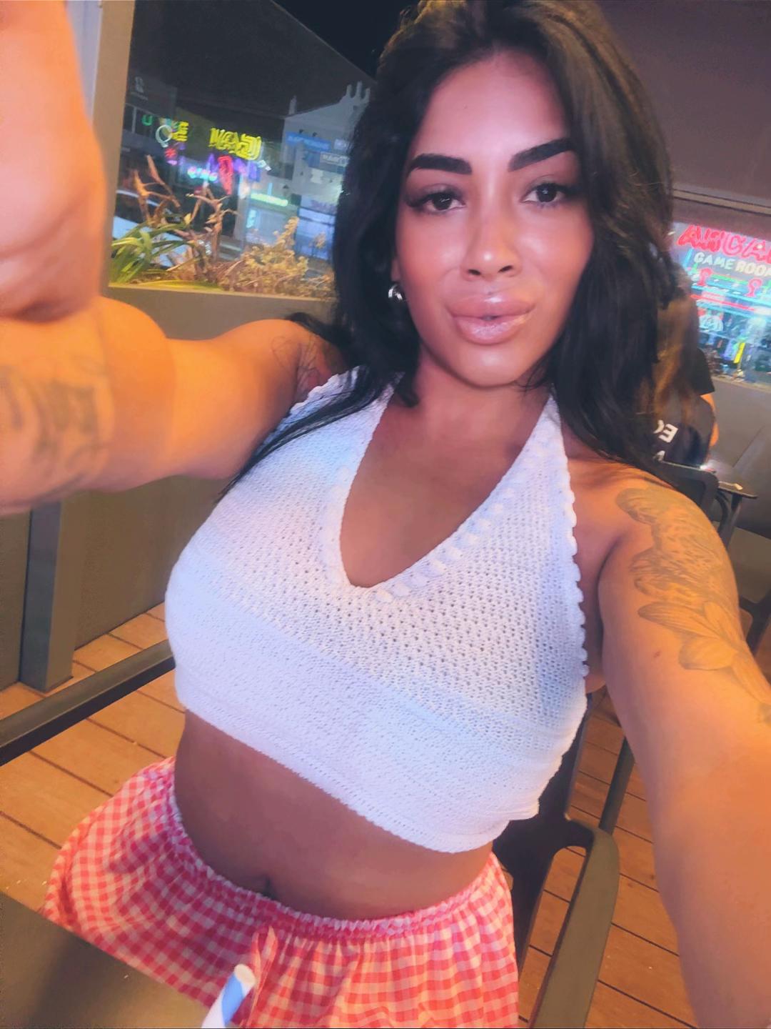 @Laanegraflores