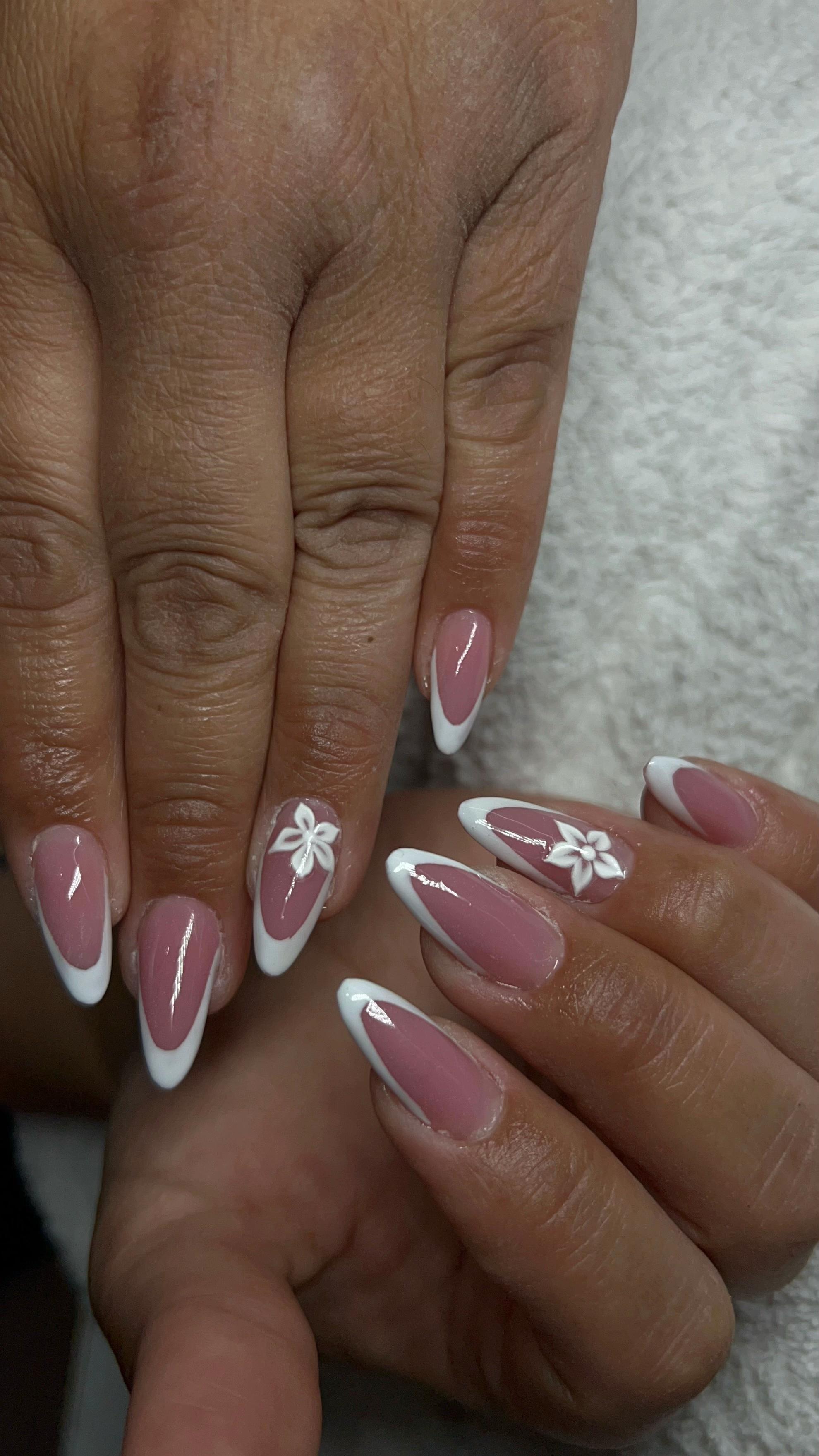 @Nails_vil&aacute;g