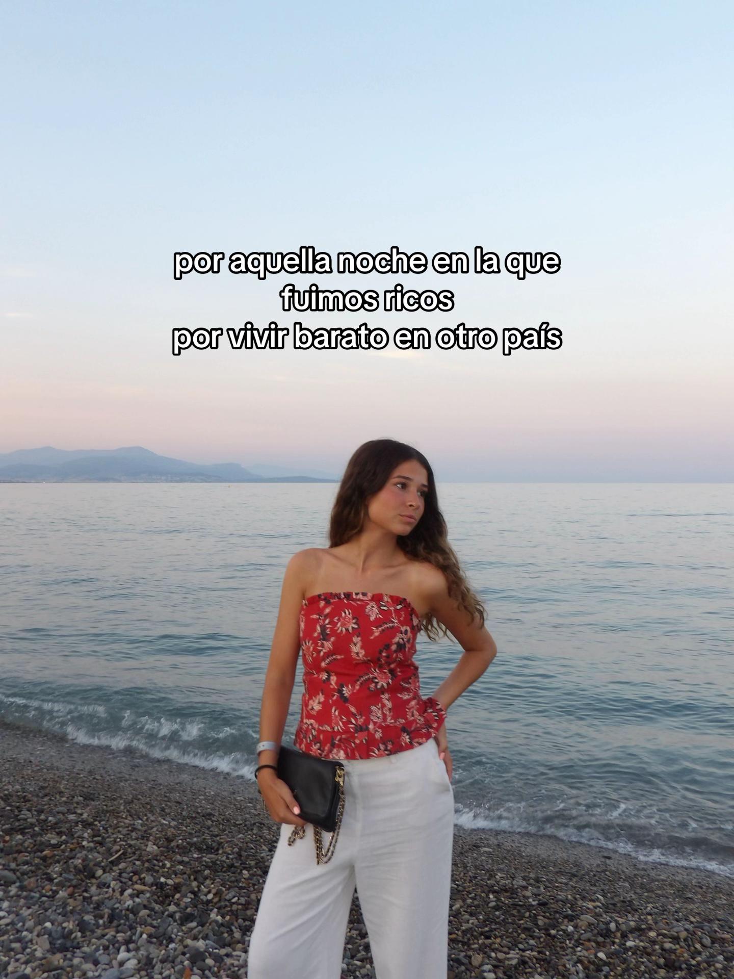 @carolinee