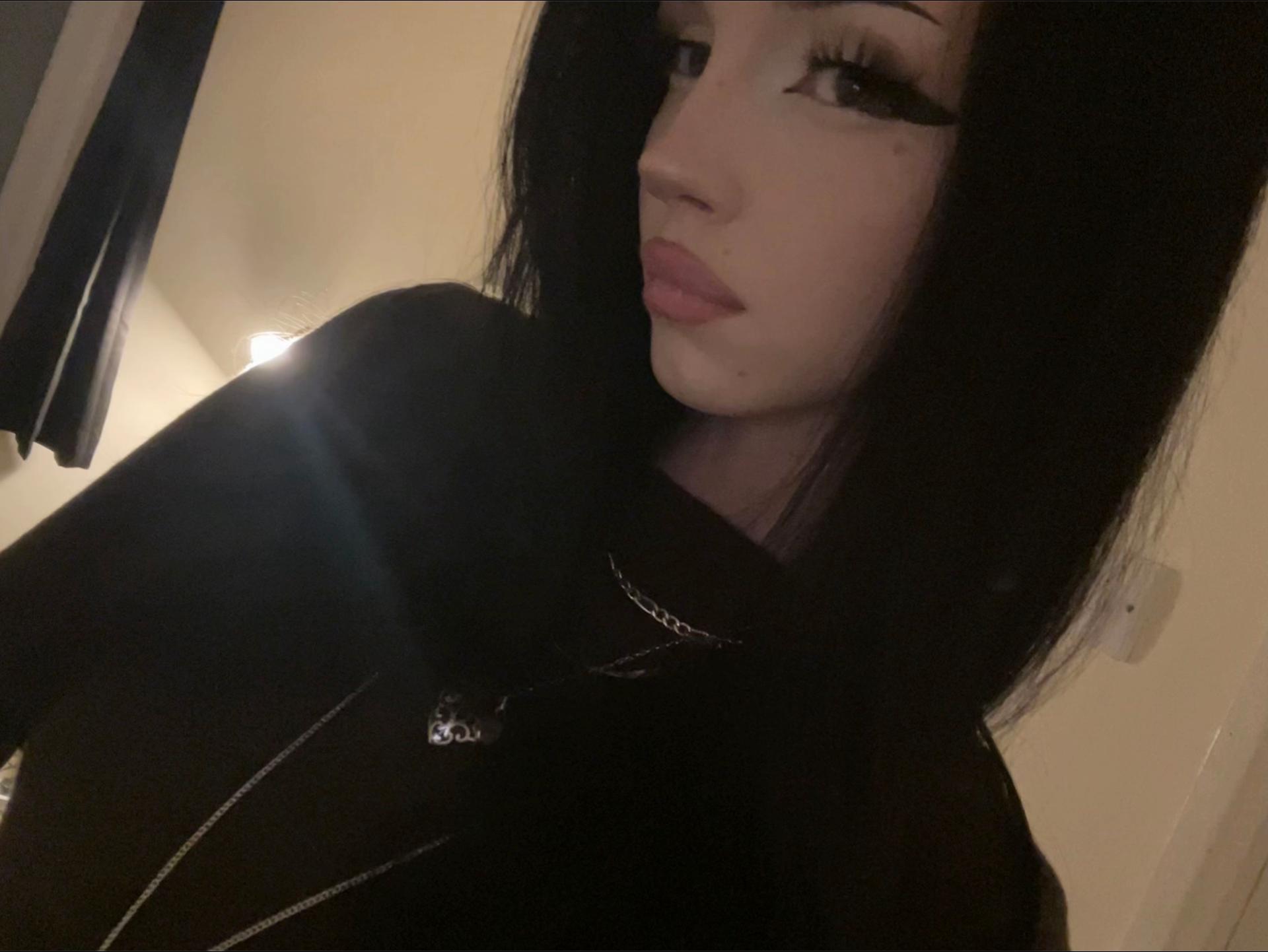 @luv2ellz