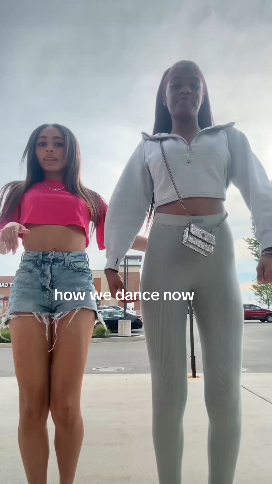 @⃟