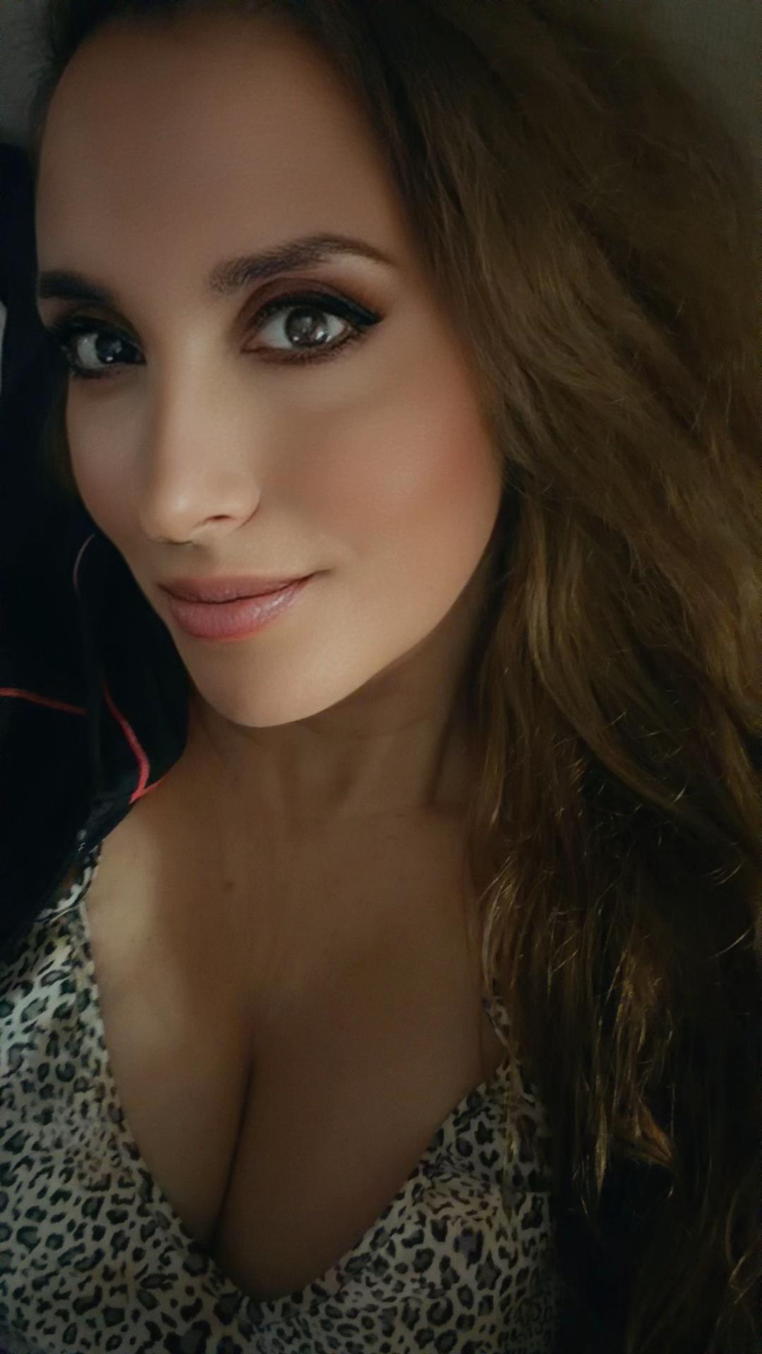 @Alejandra Victoria L T