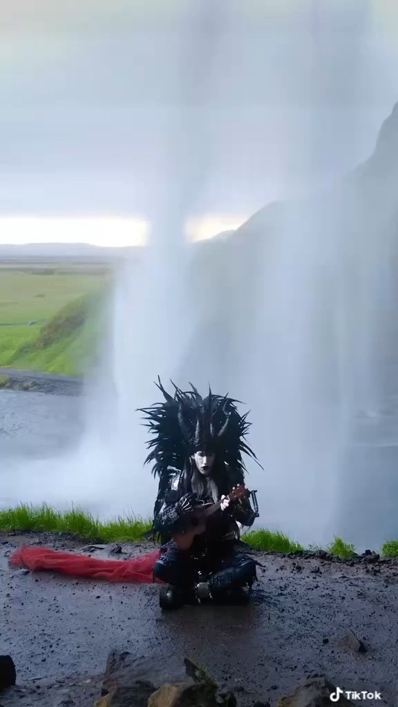 @Beraiah 🎧🦢