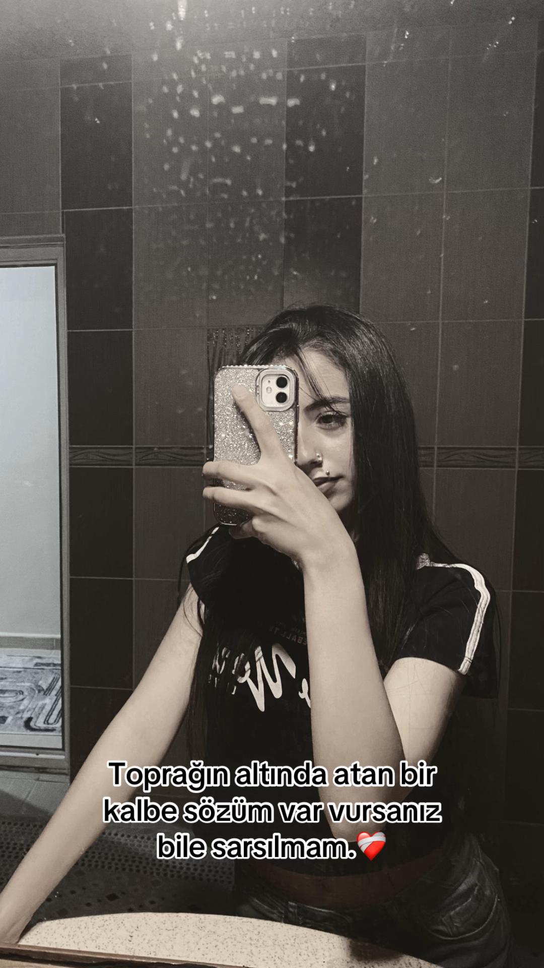 @𝓔𝓼𝓬𝓸𝓫𝓪𝓪𝓻🪽