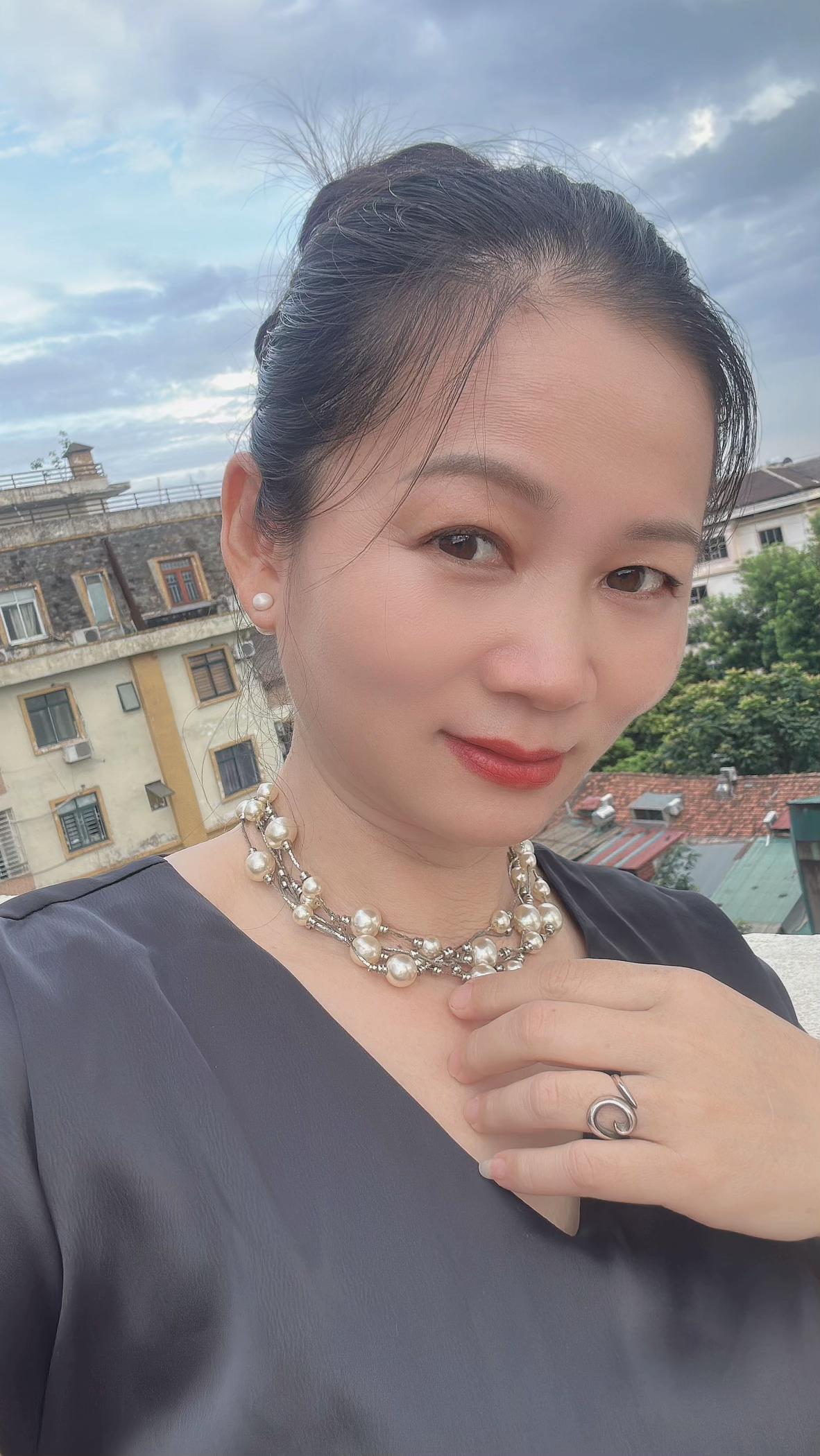 @Hoa s&uacute;n ( nh&iacute; nhố)