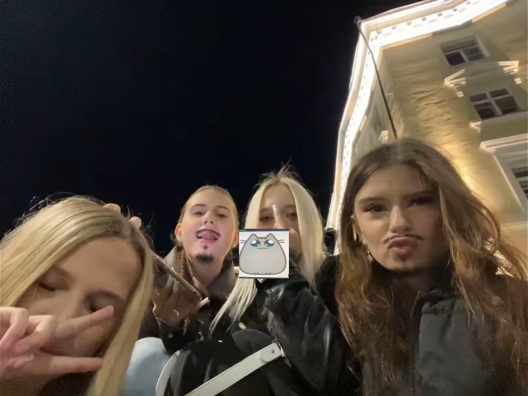 @аняяя