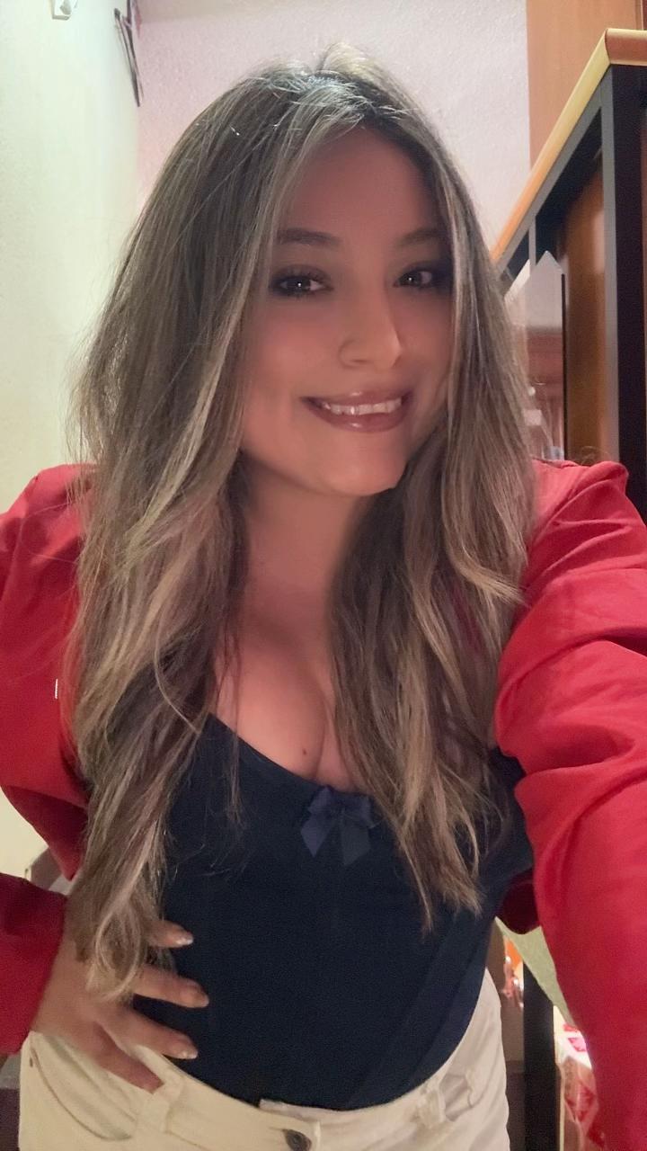 @Dom&eacute;nica 🖤